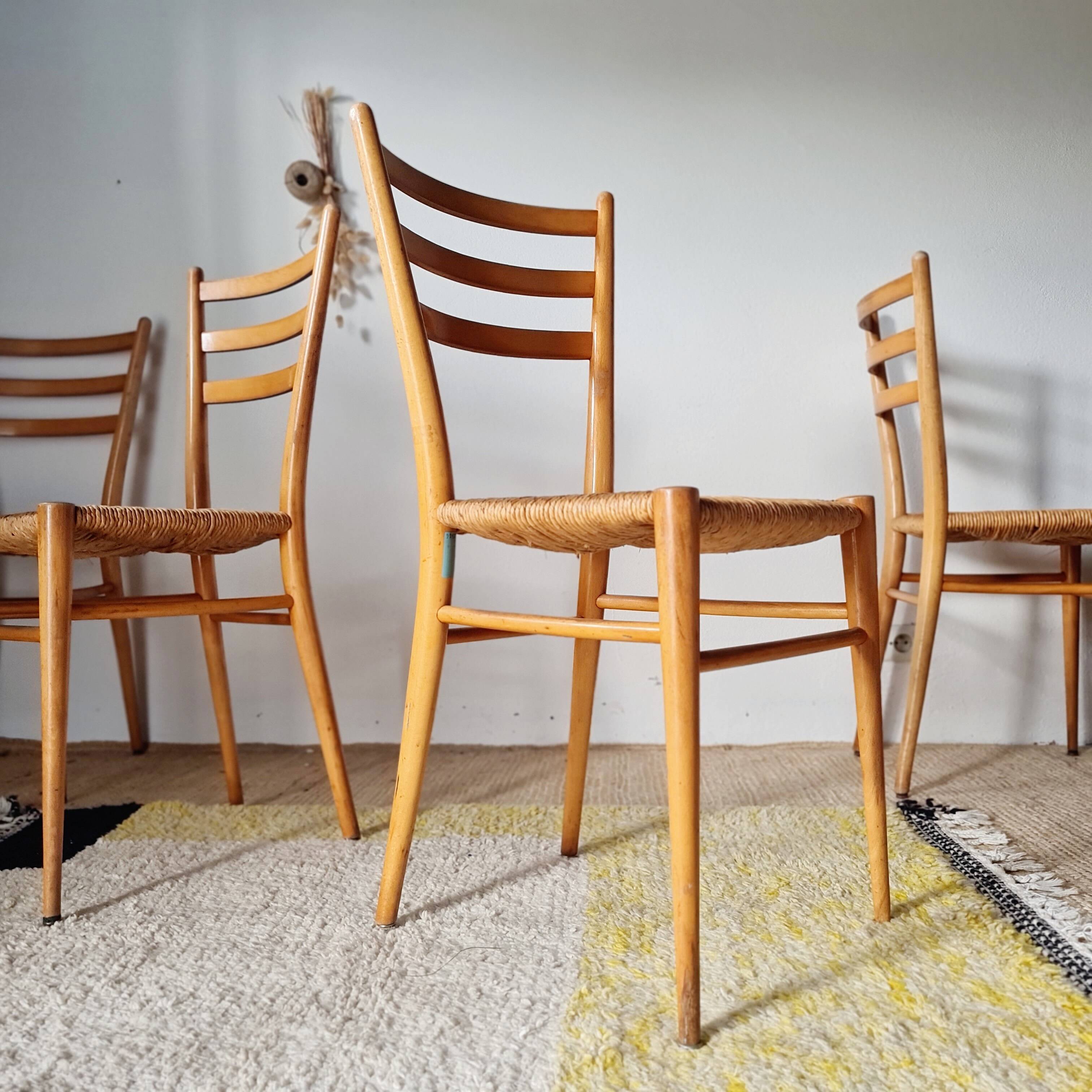 Set of 4 vintage Italian chairs in wood and straw.
