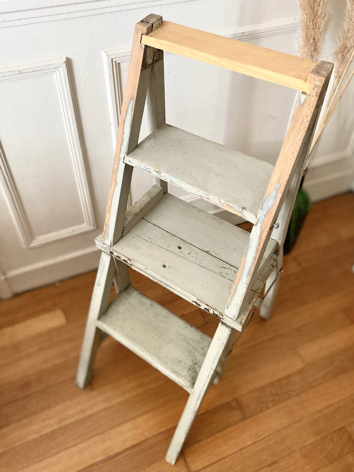 Transformable stepladder chair