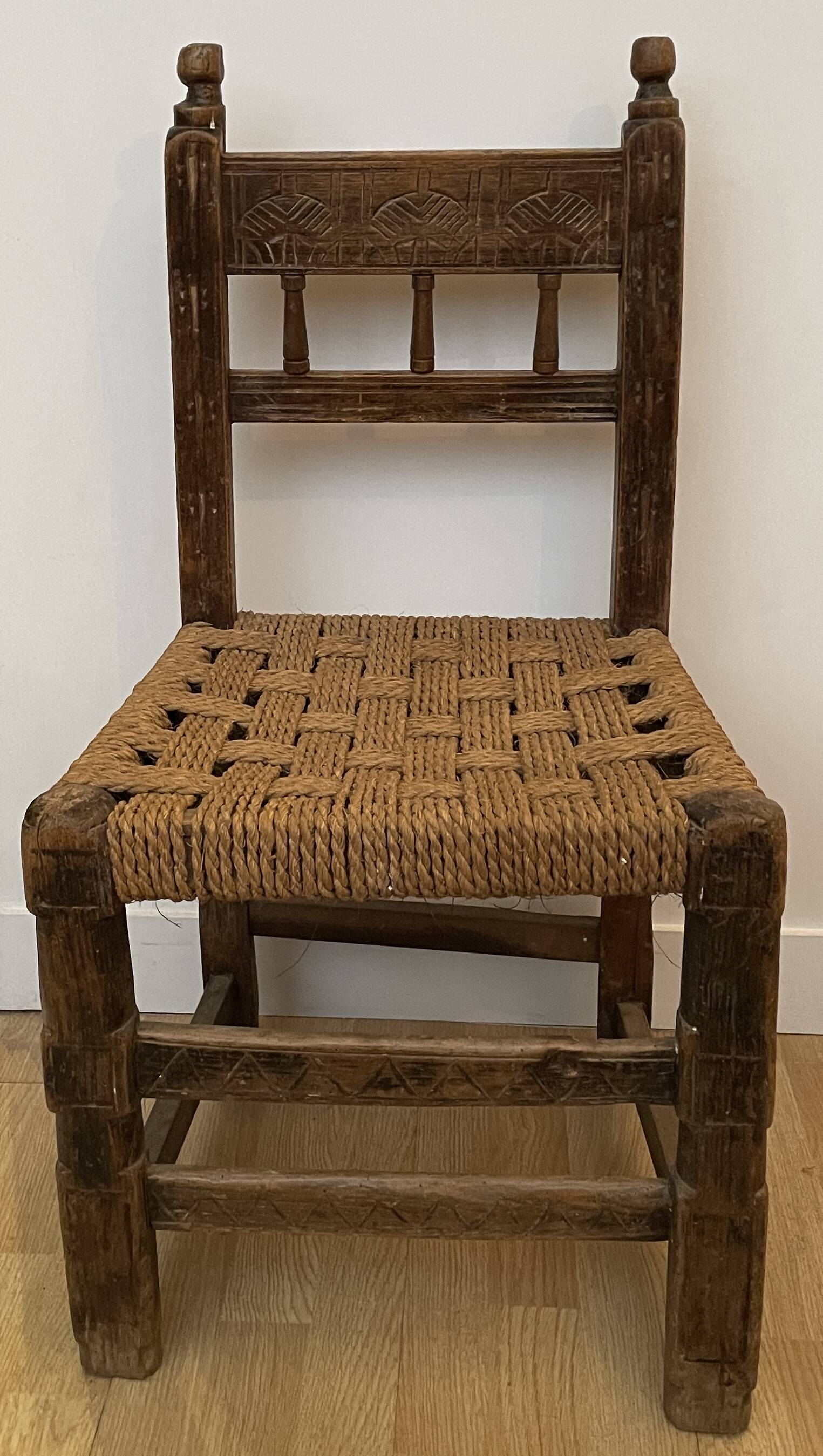 Wood chair and rush cord brutalist style from Queyras