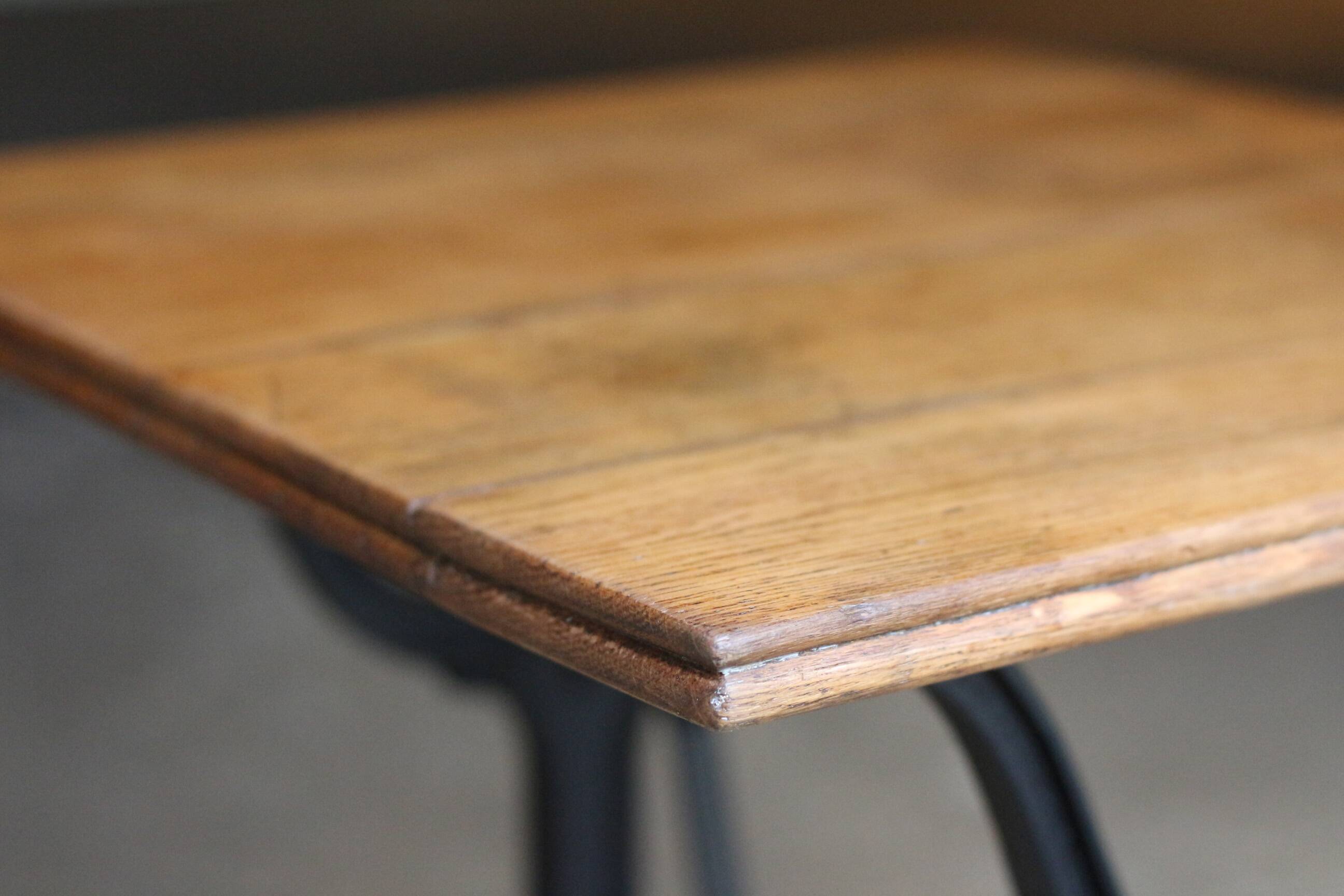 Petite table de bistrot ancienne (RAOUX, Paris).