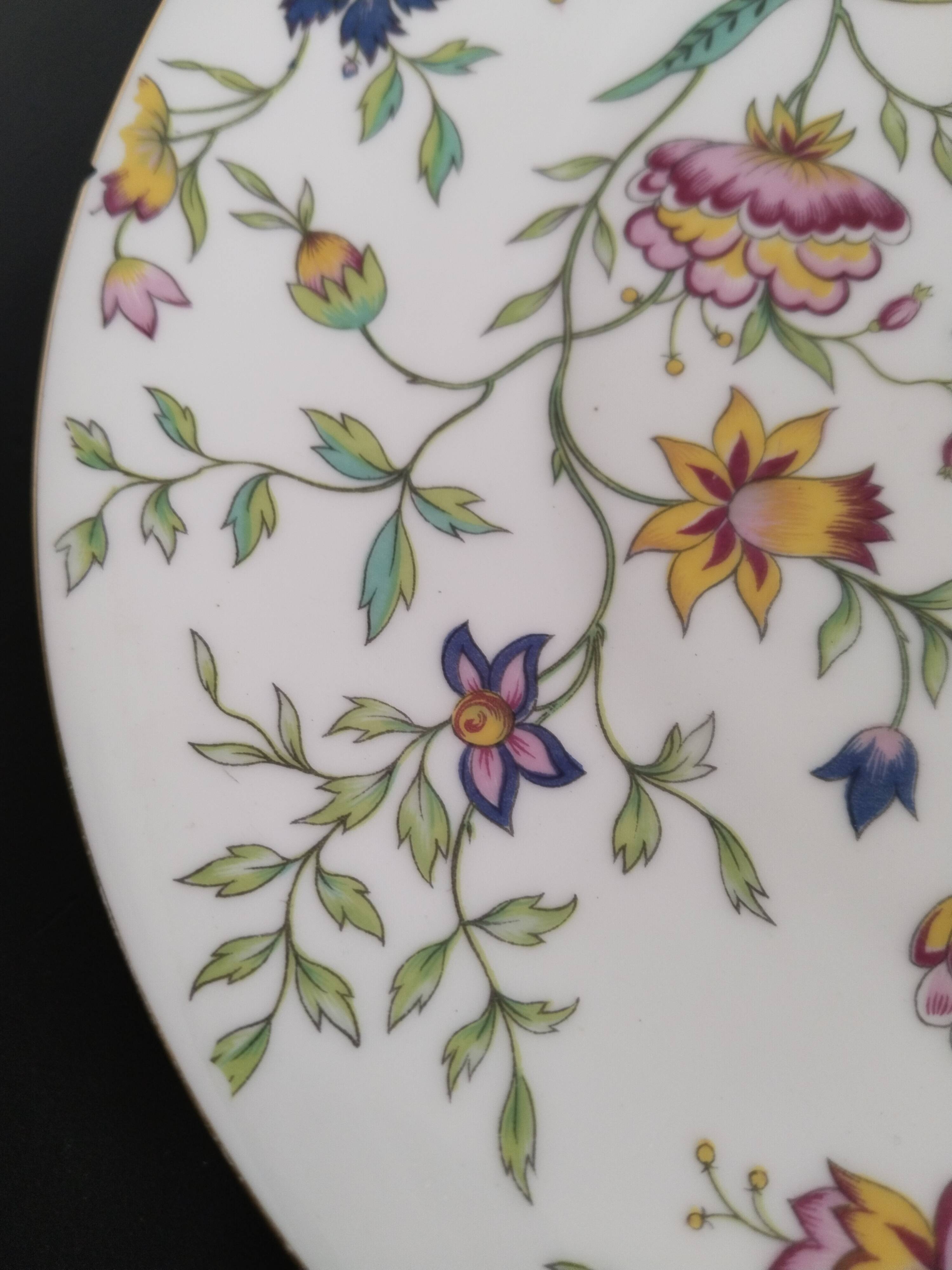 Assiette plate en porcelaine de Limoges , Adriana Selency