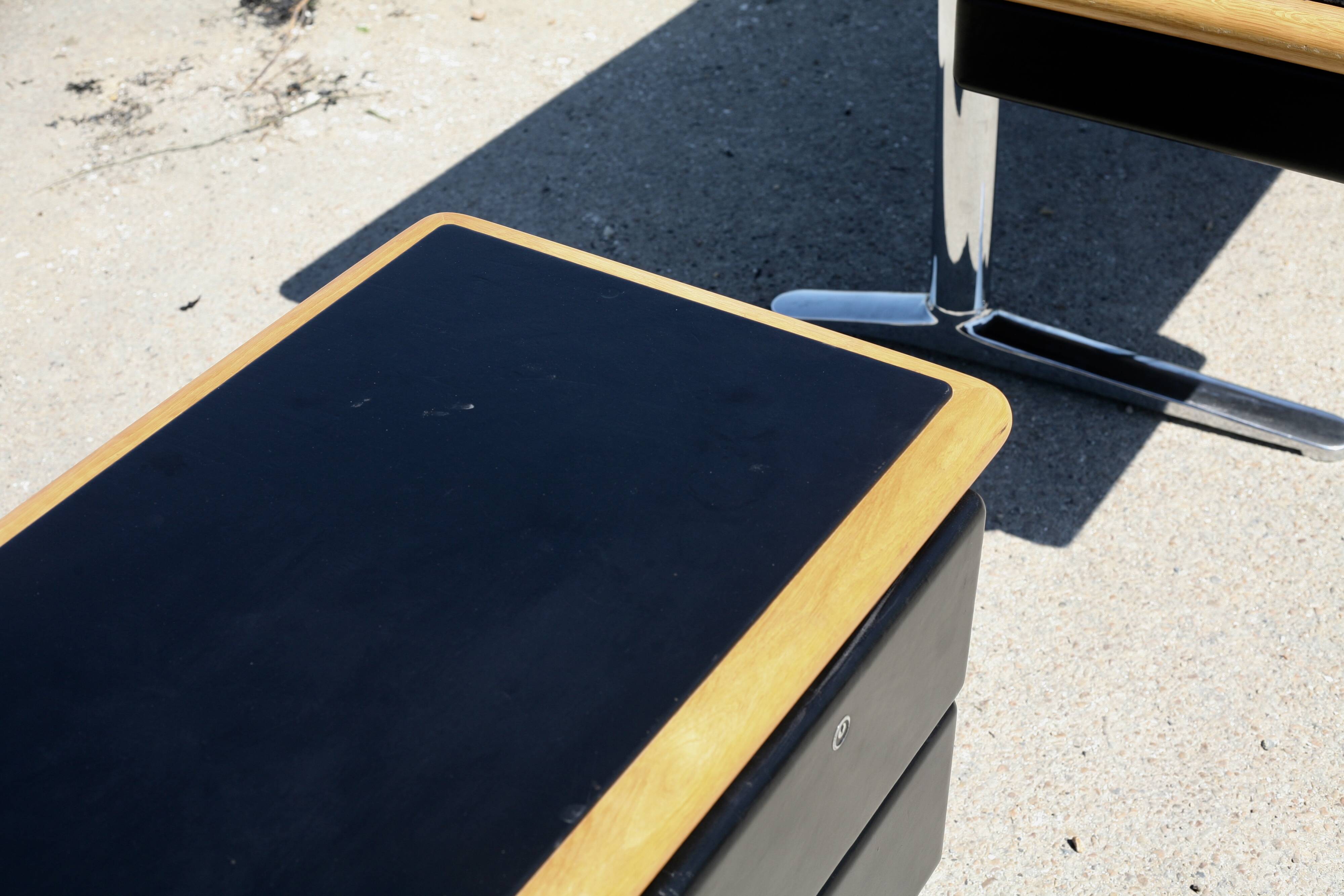 Bureau et enfilade de Warren Platner, Knoll, années 70.
