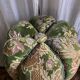 Duo de poufs en velours fleuri