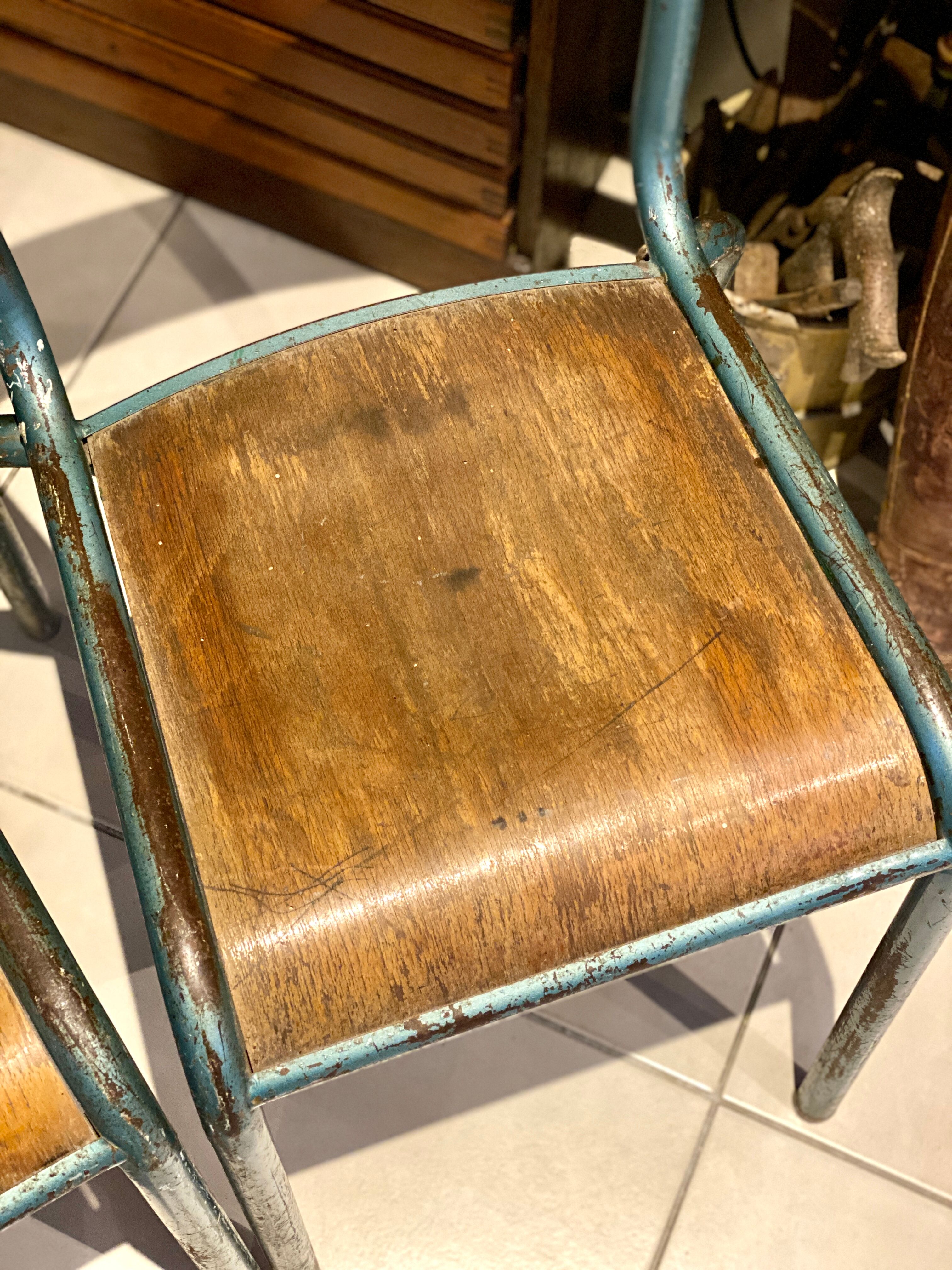 Paire de chaises d'école vintage
