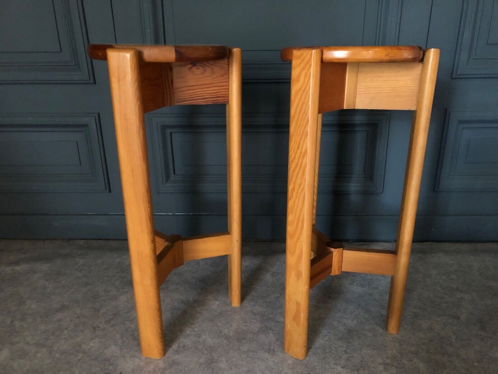 Suite of 4 1970 pine stools with wings