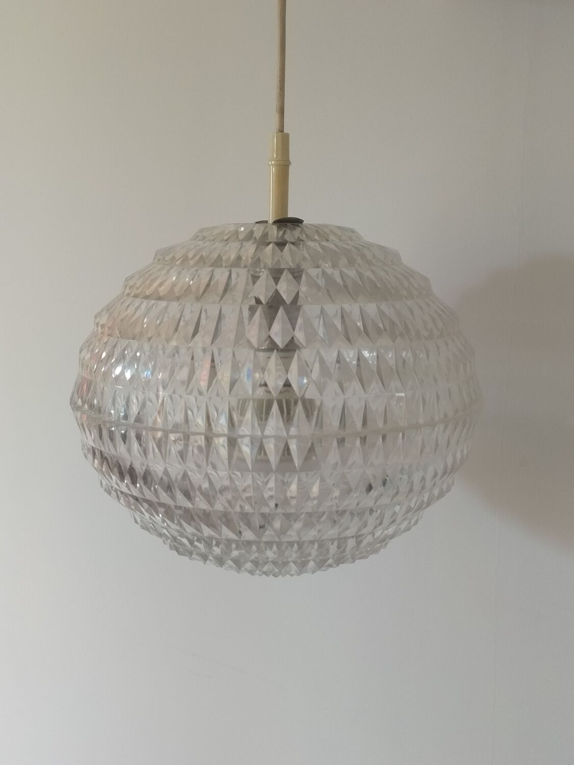 Ball pendant light