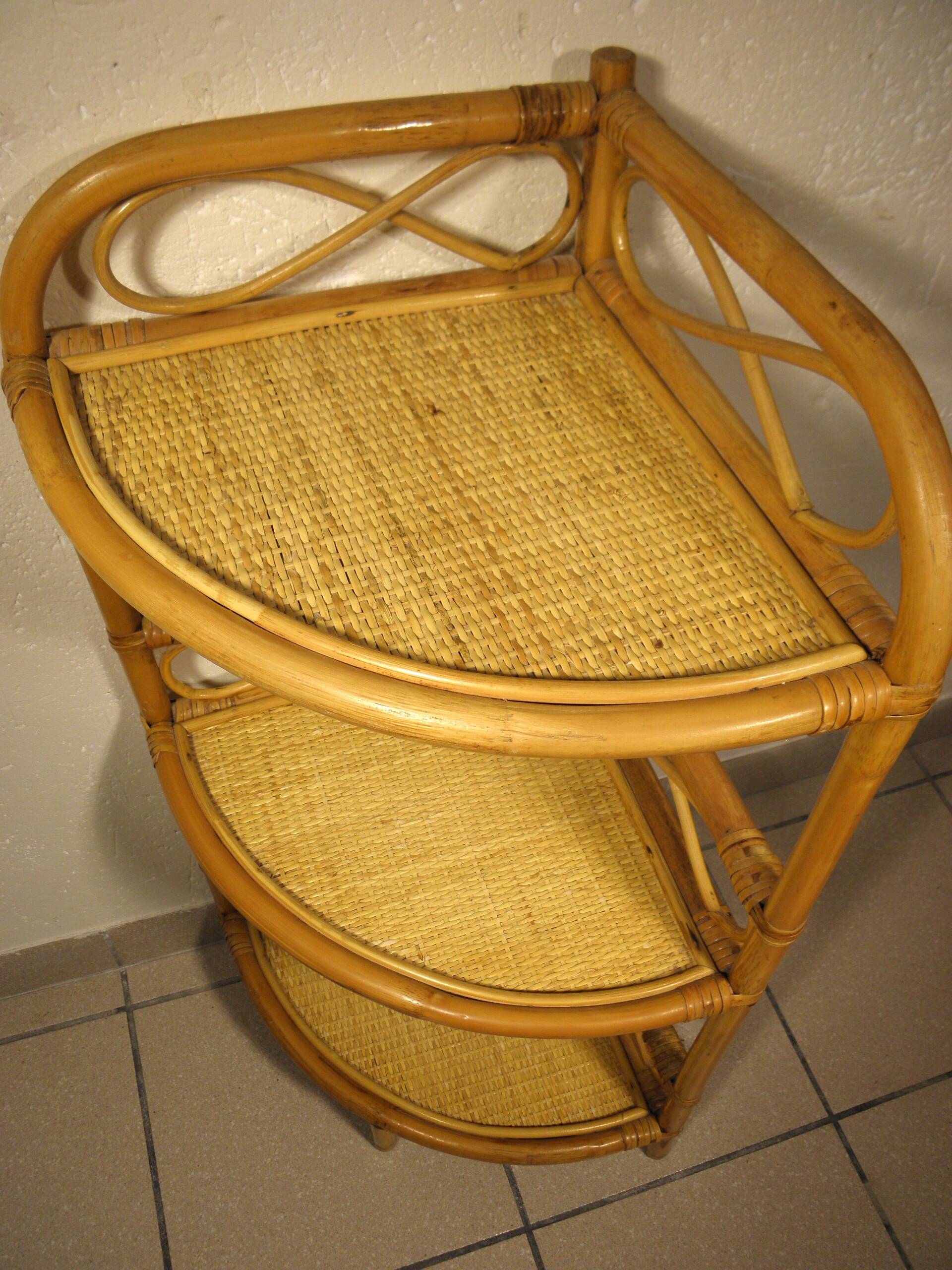 Rattan corner shelf 86 x 35 cm