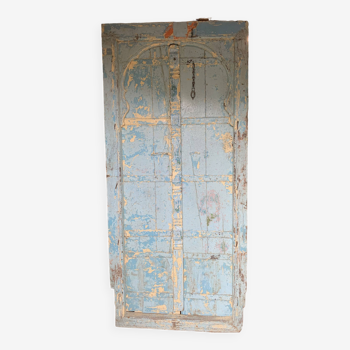 Porte indienne patinee bleu avec cadre sculpte