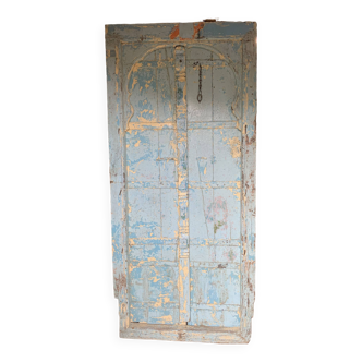 Porte indienne patinee bleu avec cadre sculpte