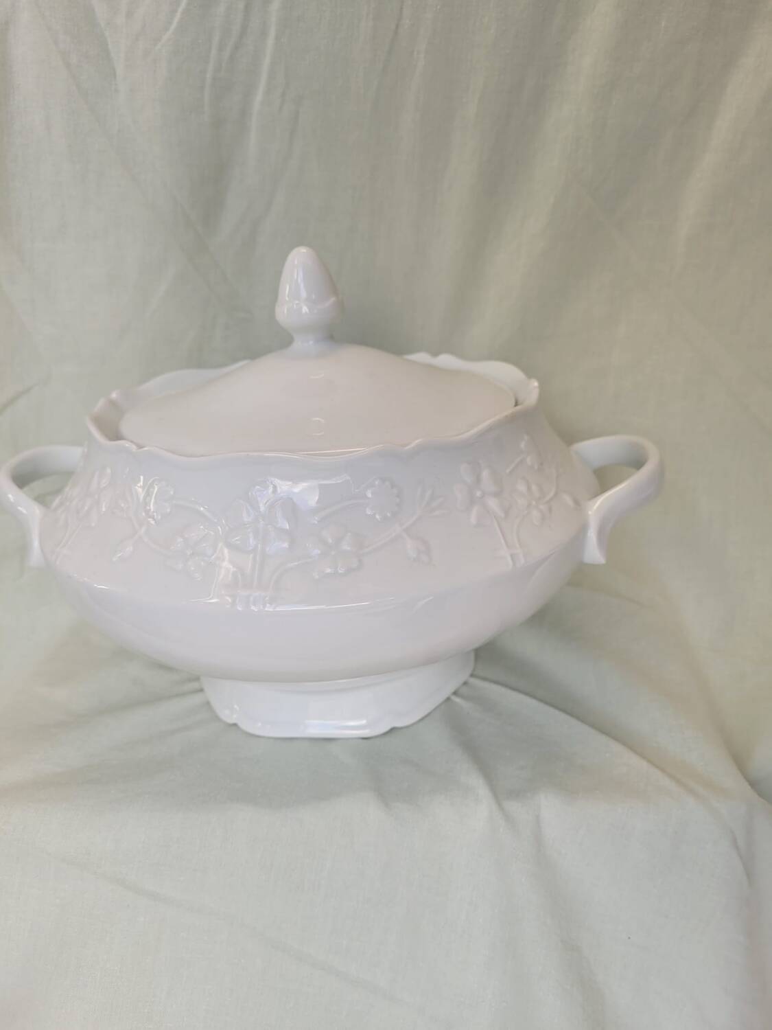 Porcelain tureen