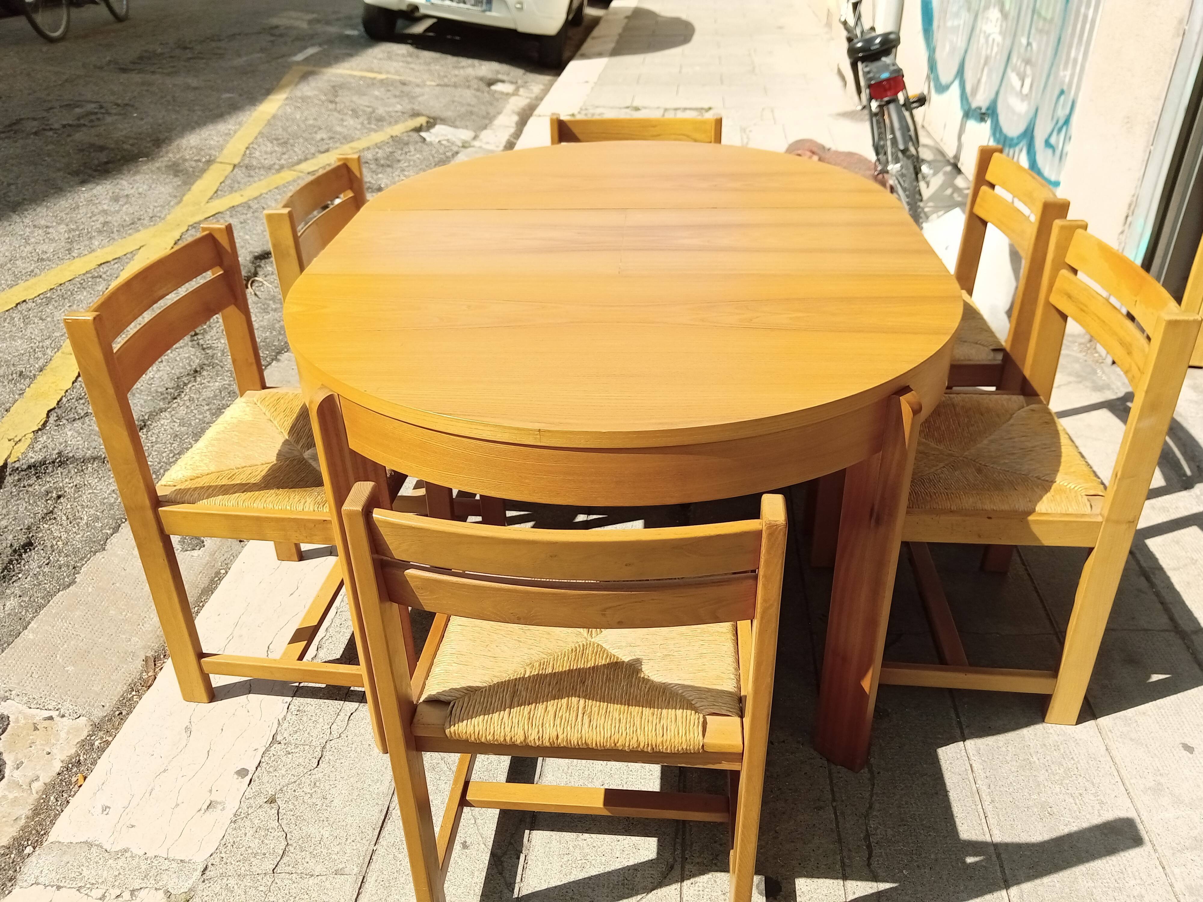 Table and six chairs in elm. Vintage