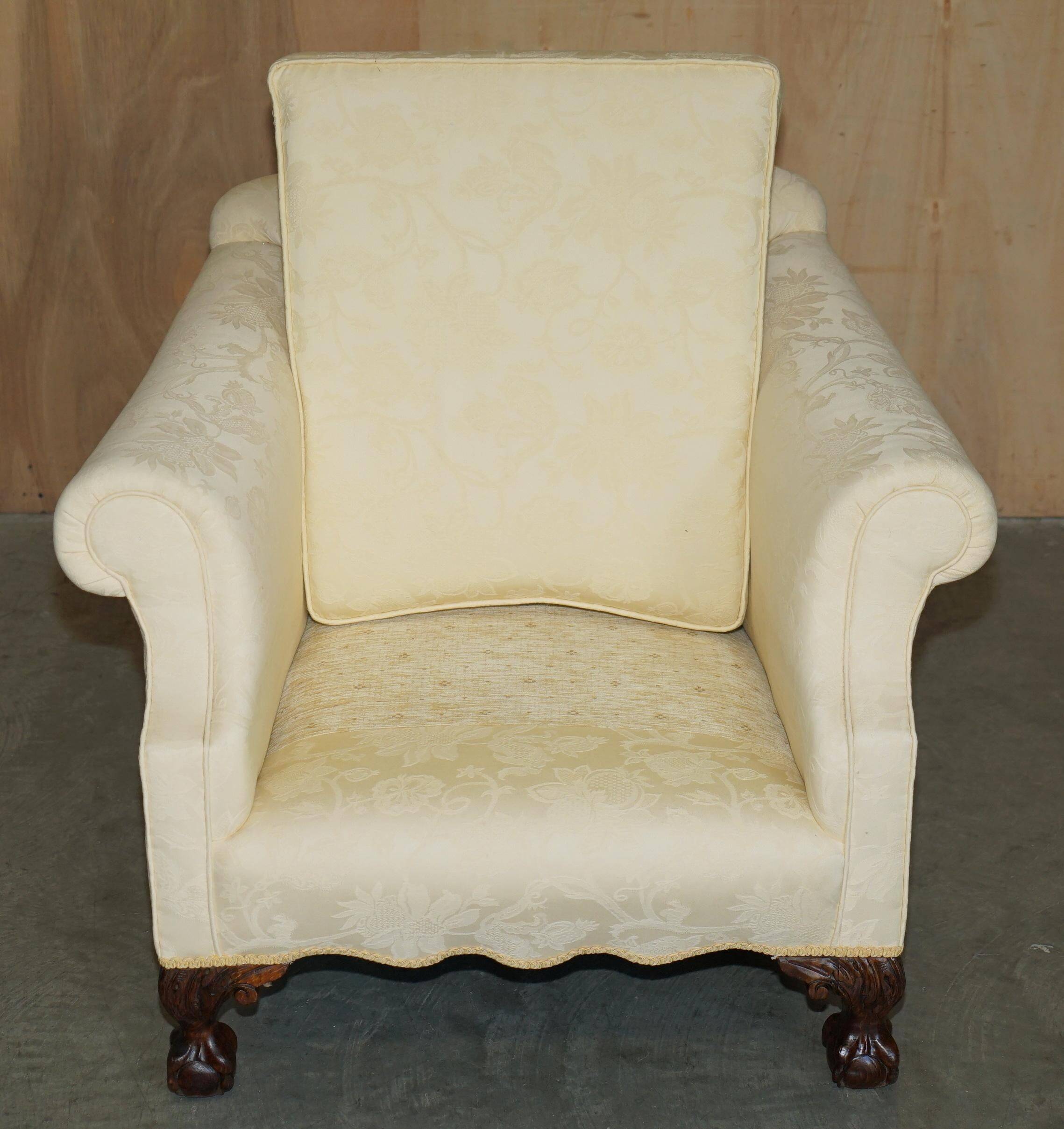 Pair of Edwardian armchairs from 1910 with carved legs and fabric.