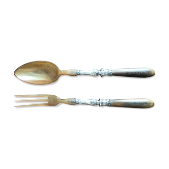 Service cutlery in horn, silver metal and wood in their box