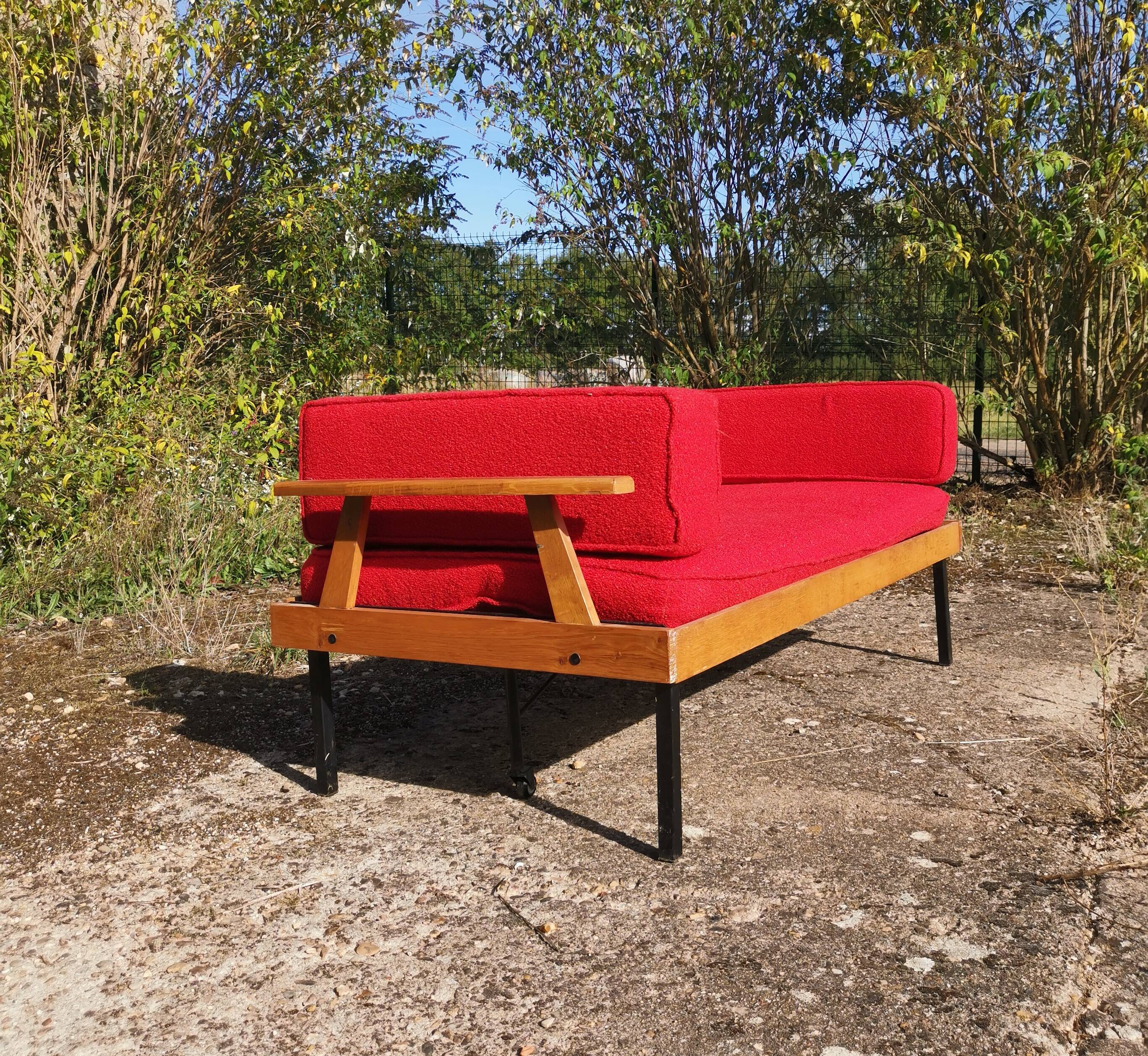 Vintage stretch scandinavian daybed
