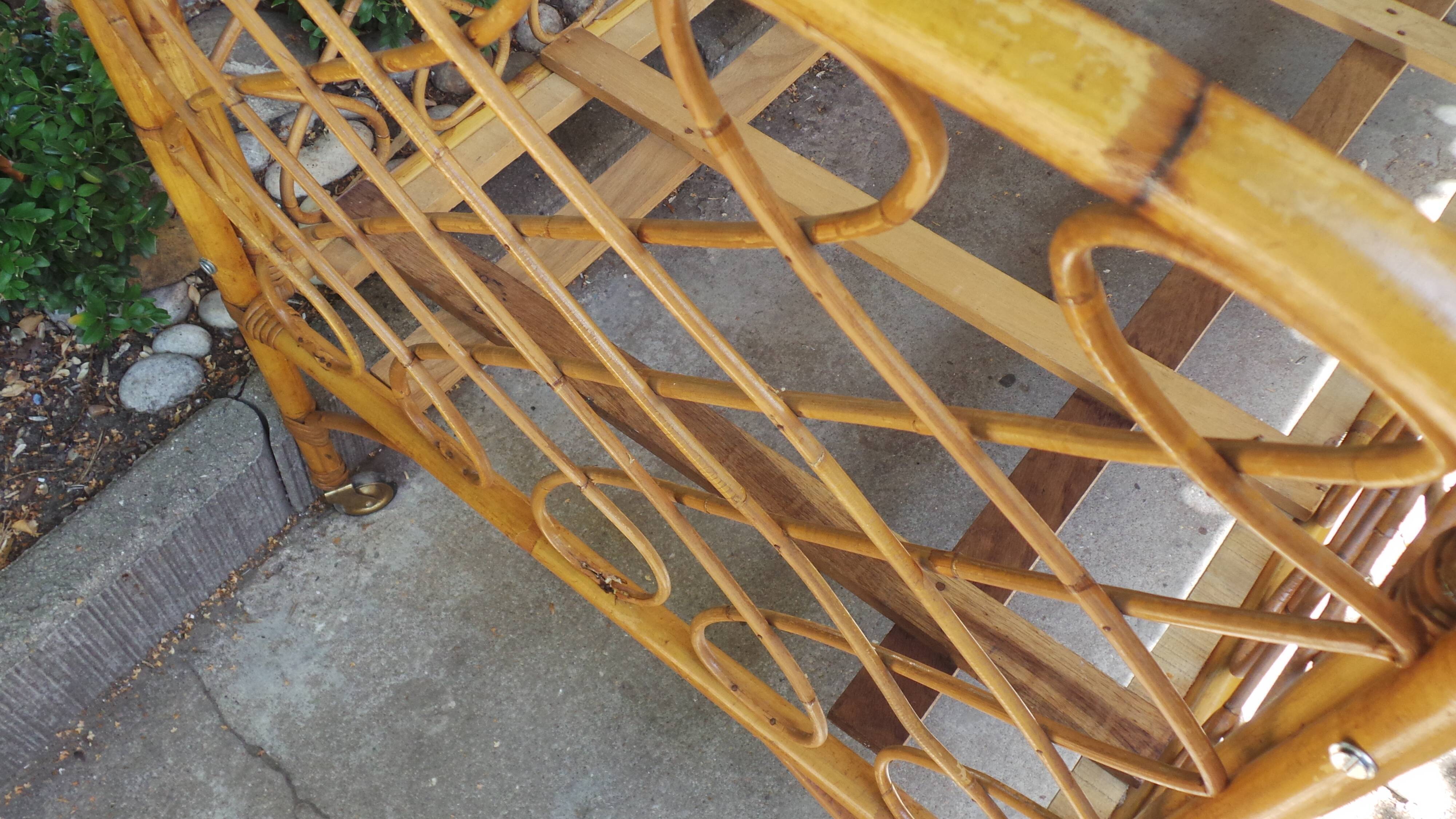 Lit de bébé en rotin années 50