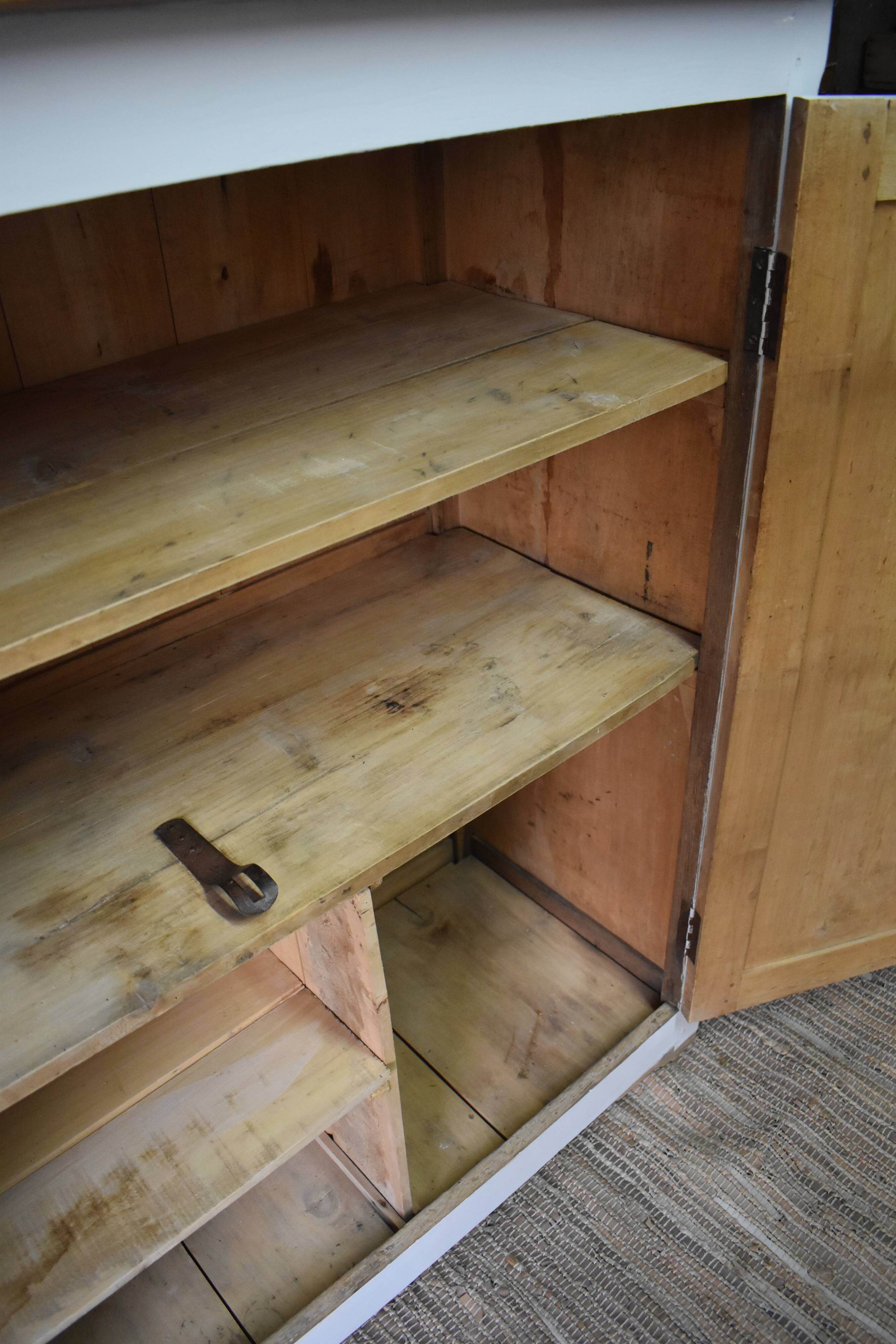 High Parisian buffet - white and wood