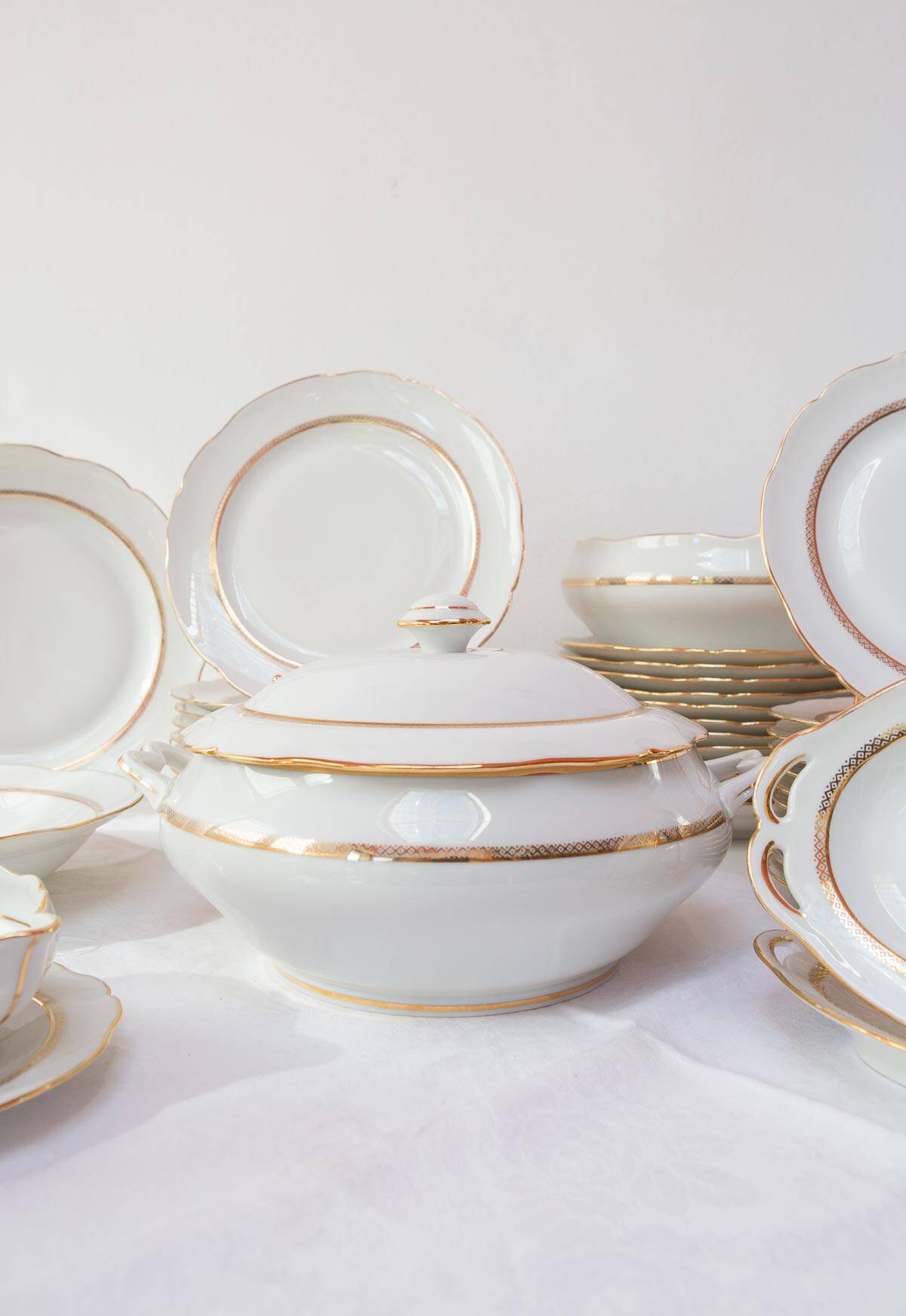 Limoges porcelain dinner service by Chapus Frères 40 pieces