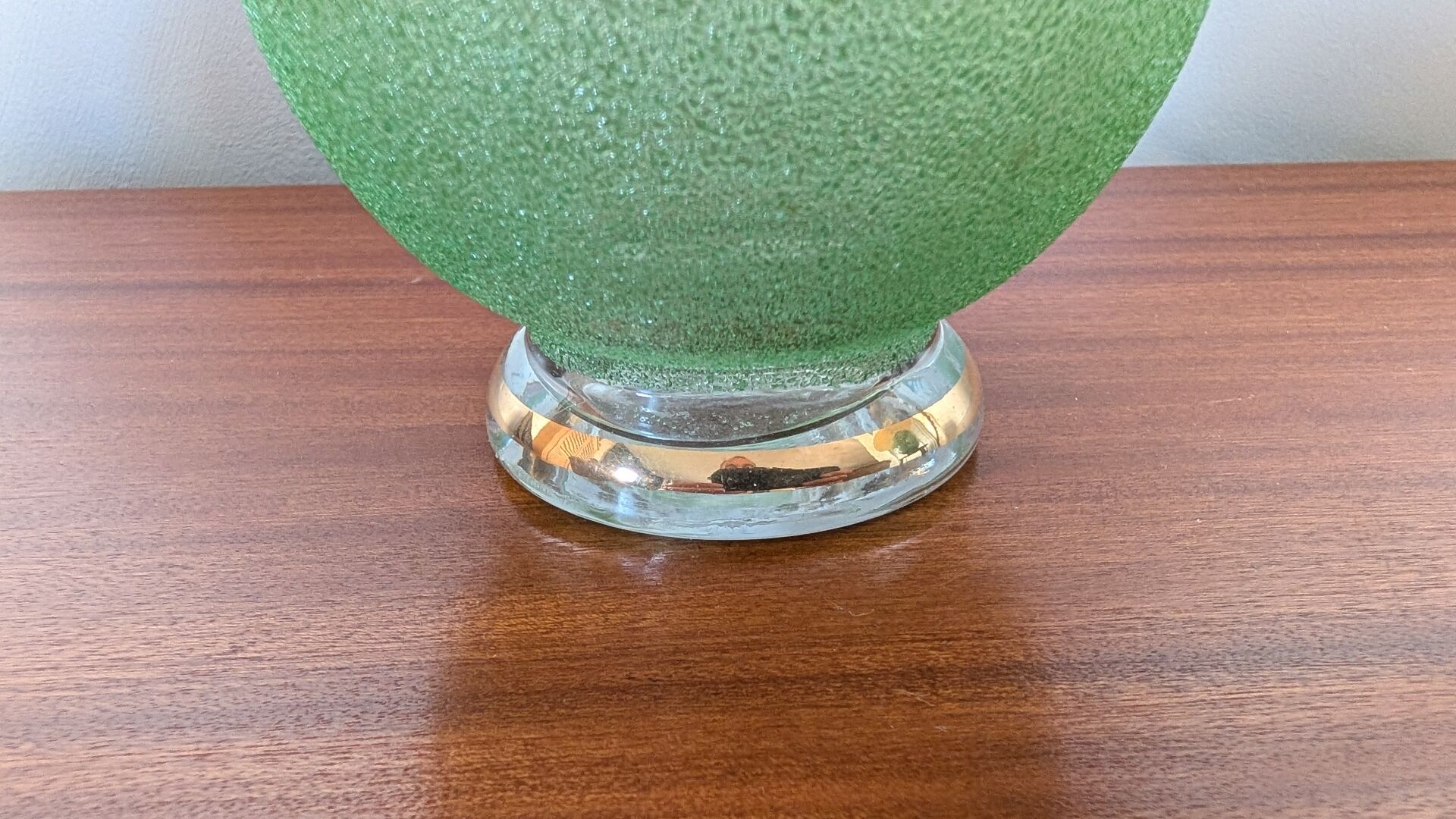 Lampe de table en verre granité vert