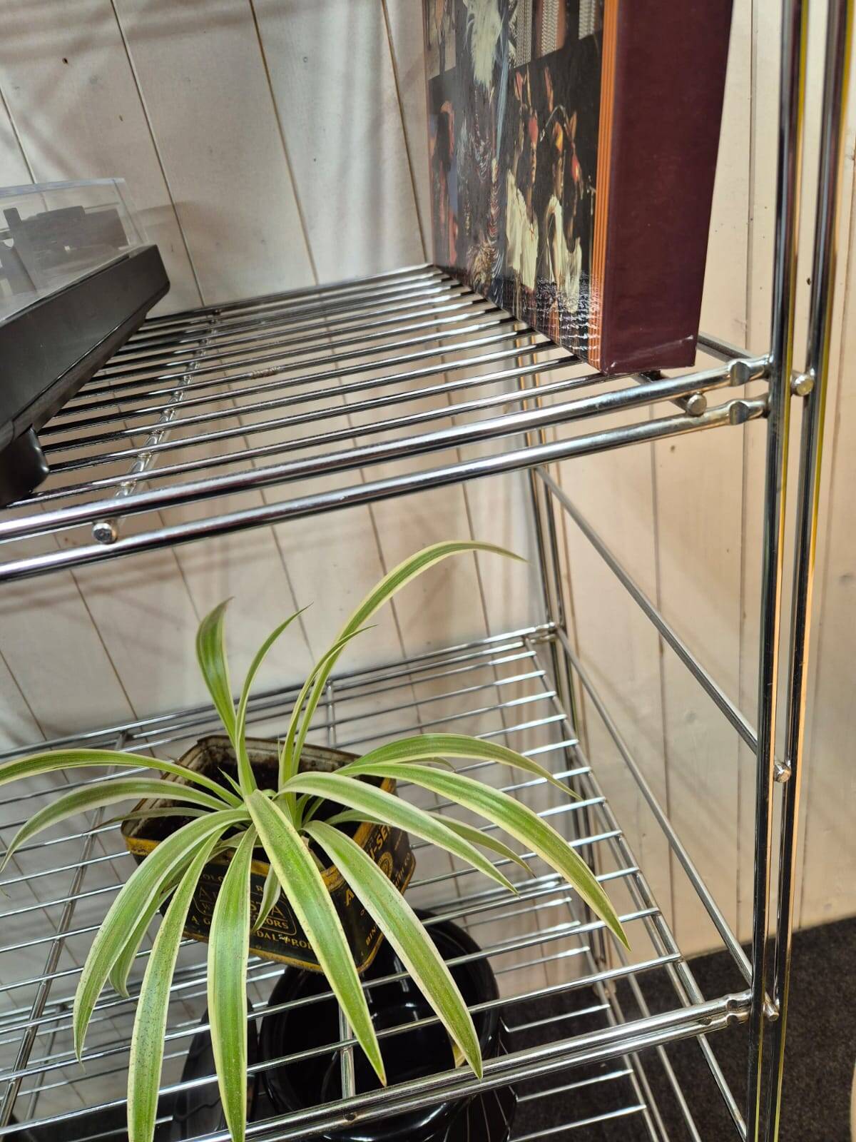 Étagère filaire vintage