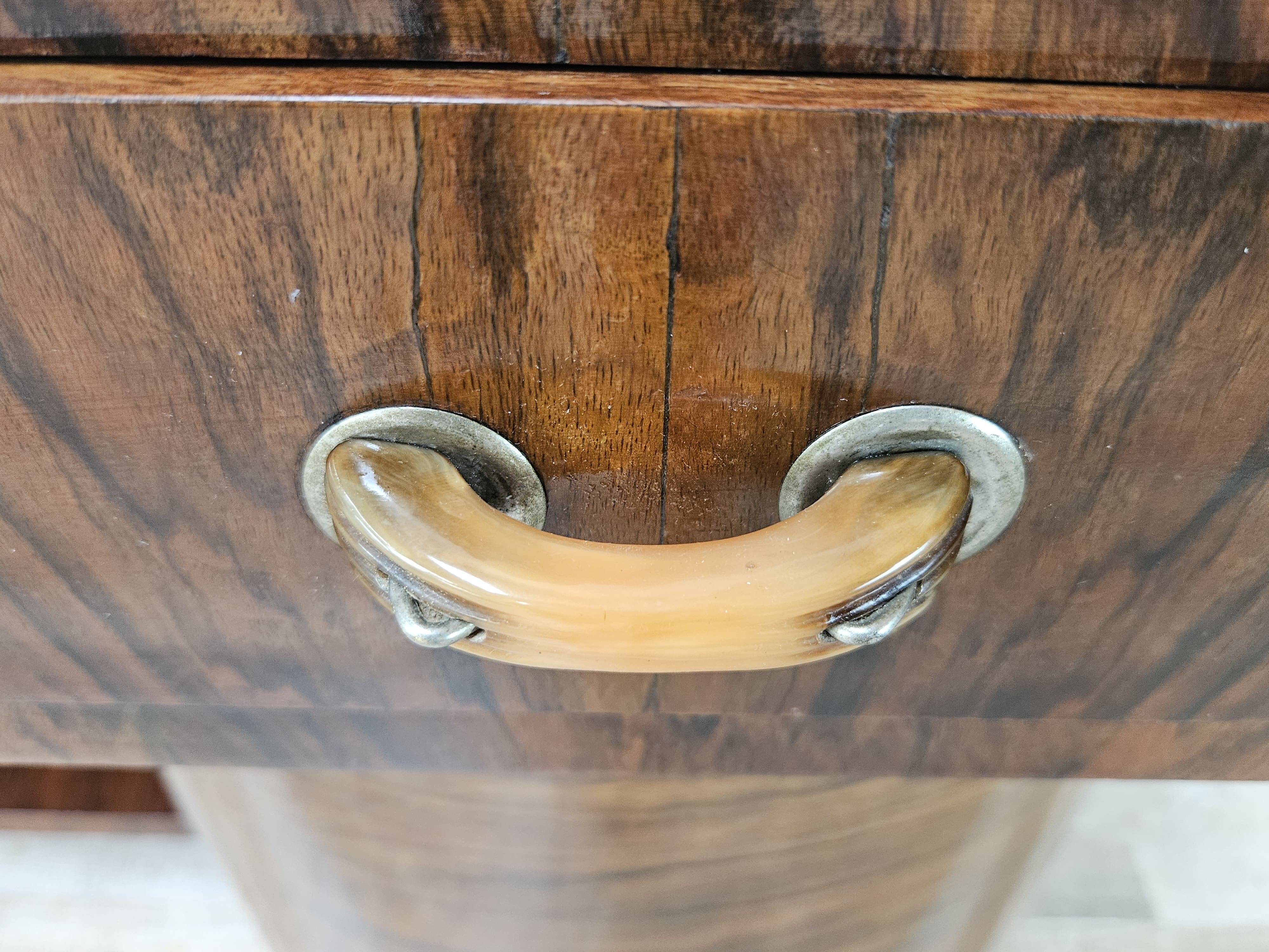 Art Decò dressing table in walnut root with mirror