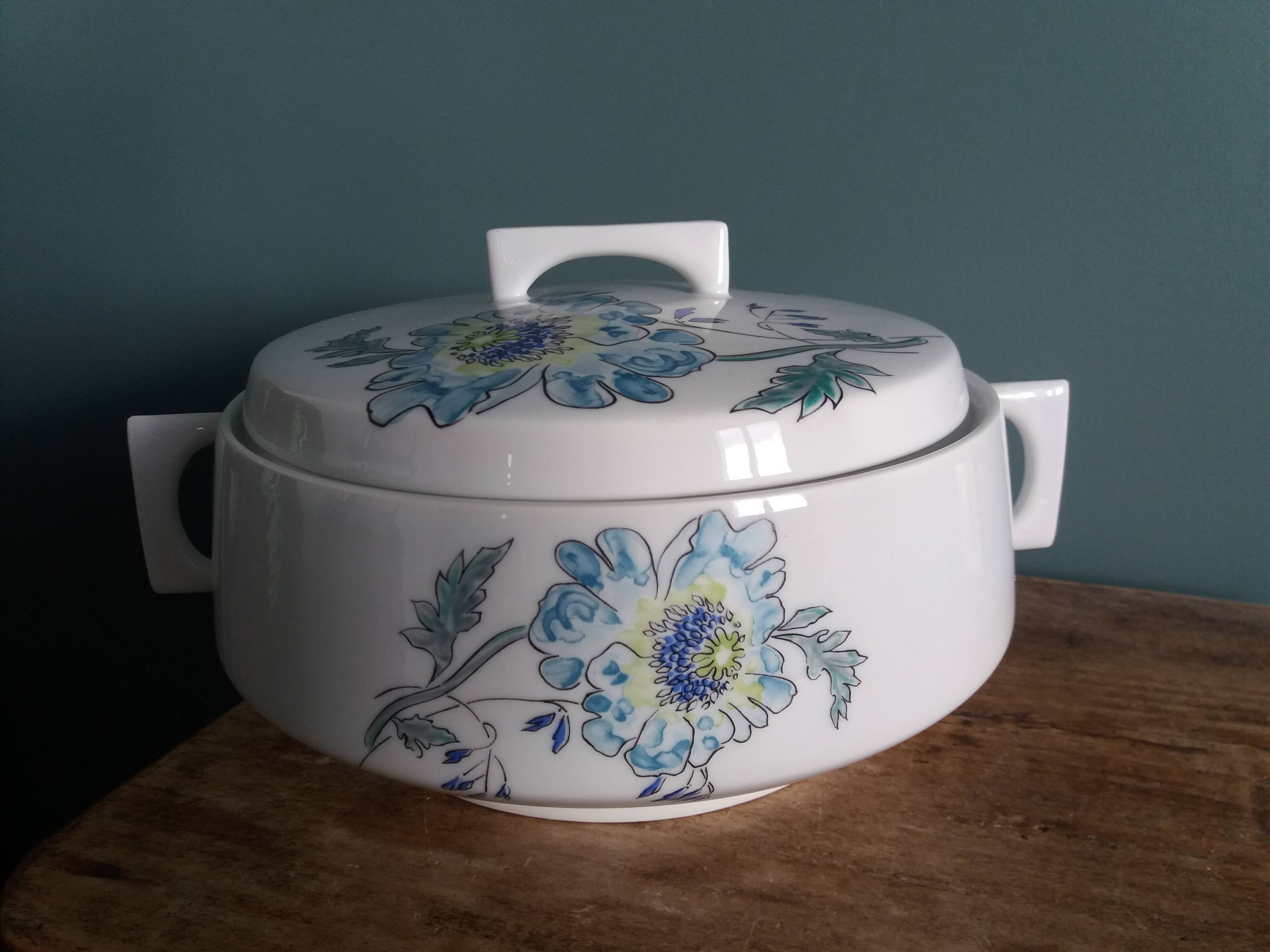 Ariès tureen by Raymond Loewy, Limoges Bernardaud porcelain, Themis pattern