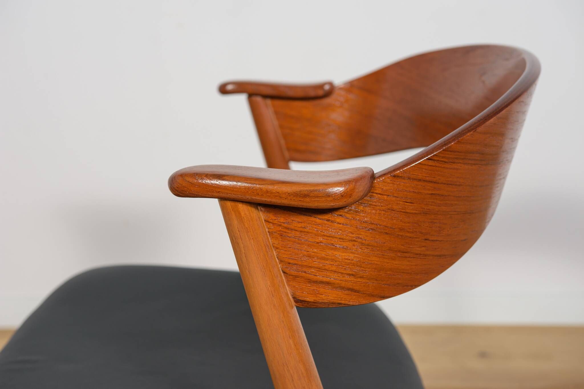 Chaises en teck danoises du milieu du siècle de Korup Stolefabrik, Danemark, 1960.