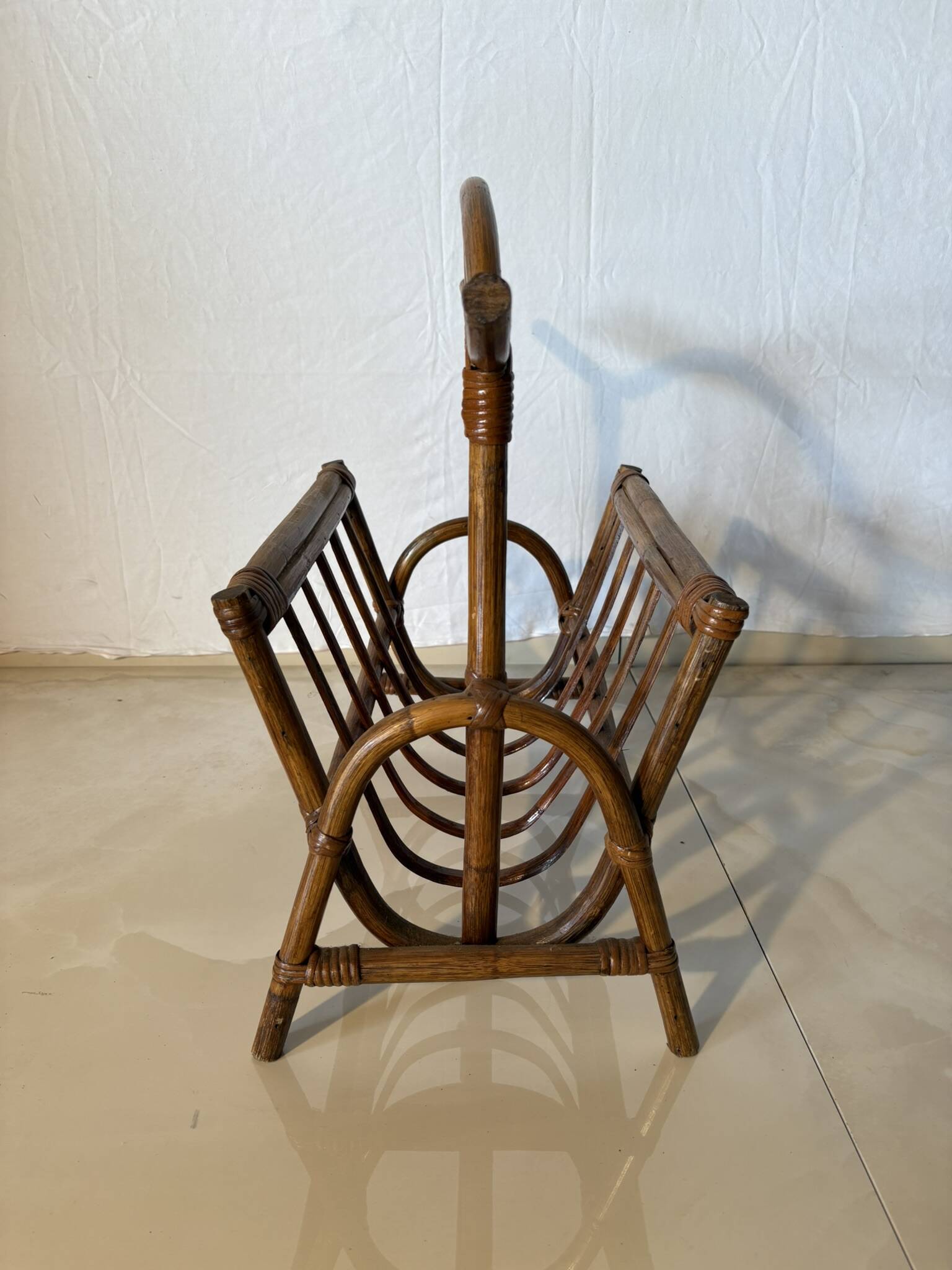 Vintage rattan magazine rack – natural curves and bohemian spirit