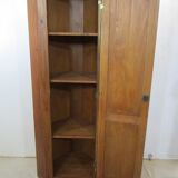 Corner, furnished to high angle pine