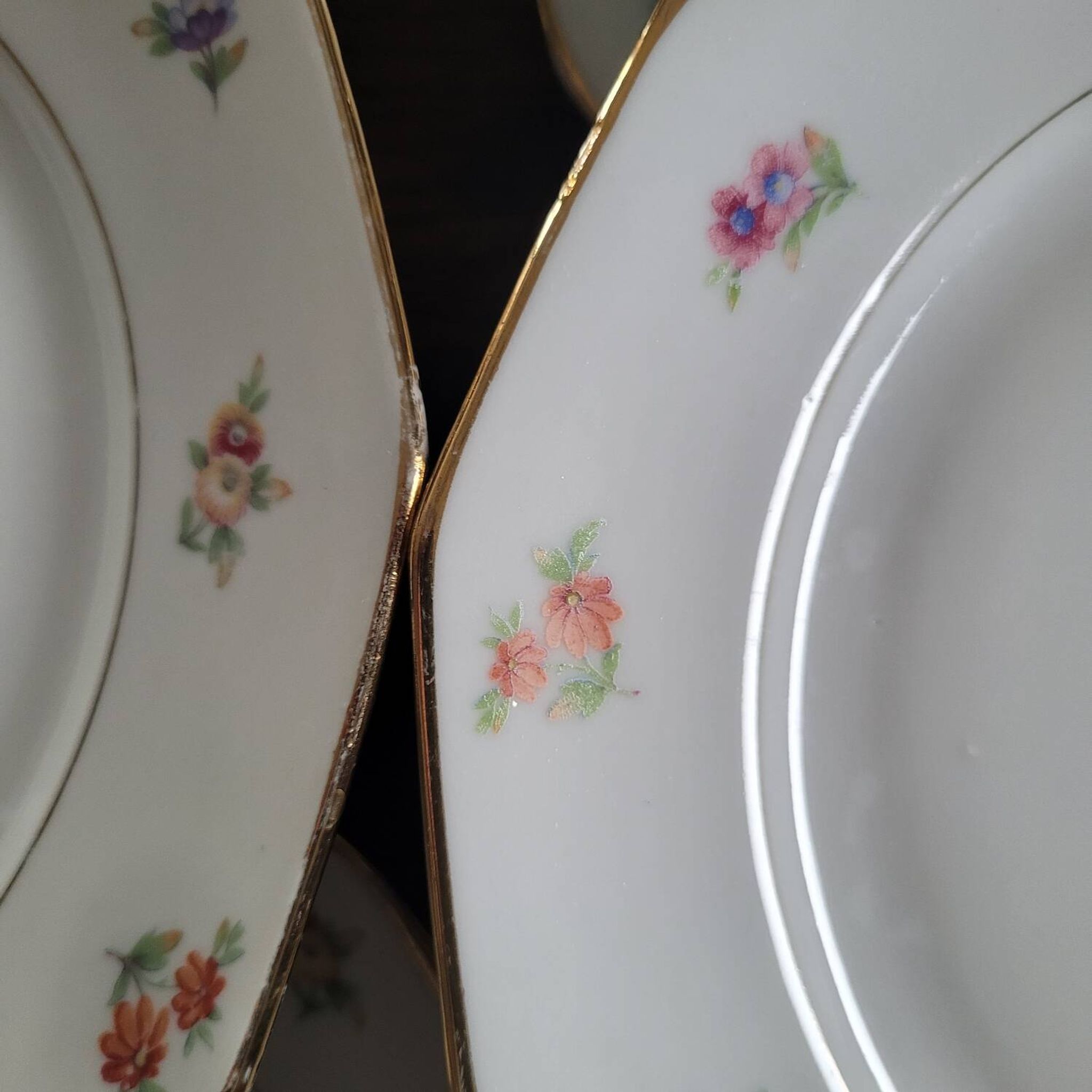 Set of 8 porcelain plates with twelve cut sides - floral decoration and