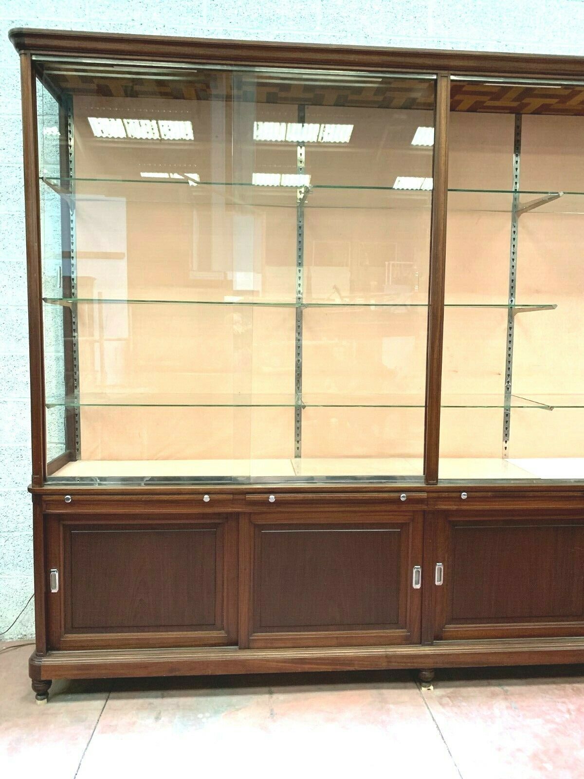 Two-body store window Presentation showcase has sliding doors