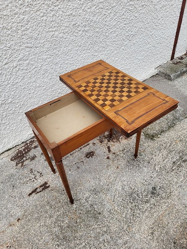Table a jeux avec plateau a damiers