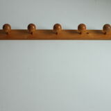 Scandinavian pine wooden ball shaped coat hooks, 1970s.