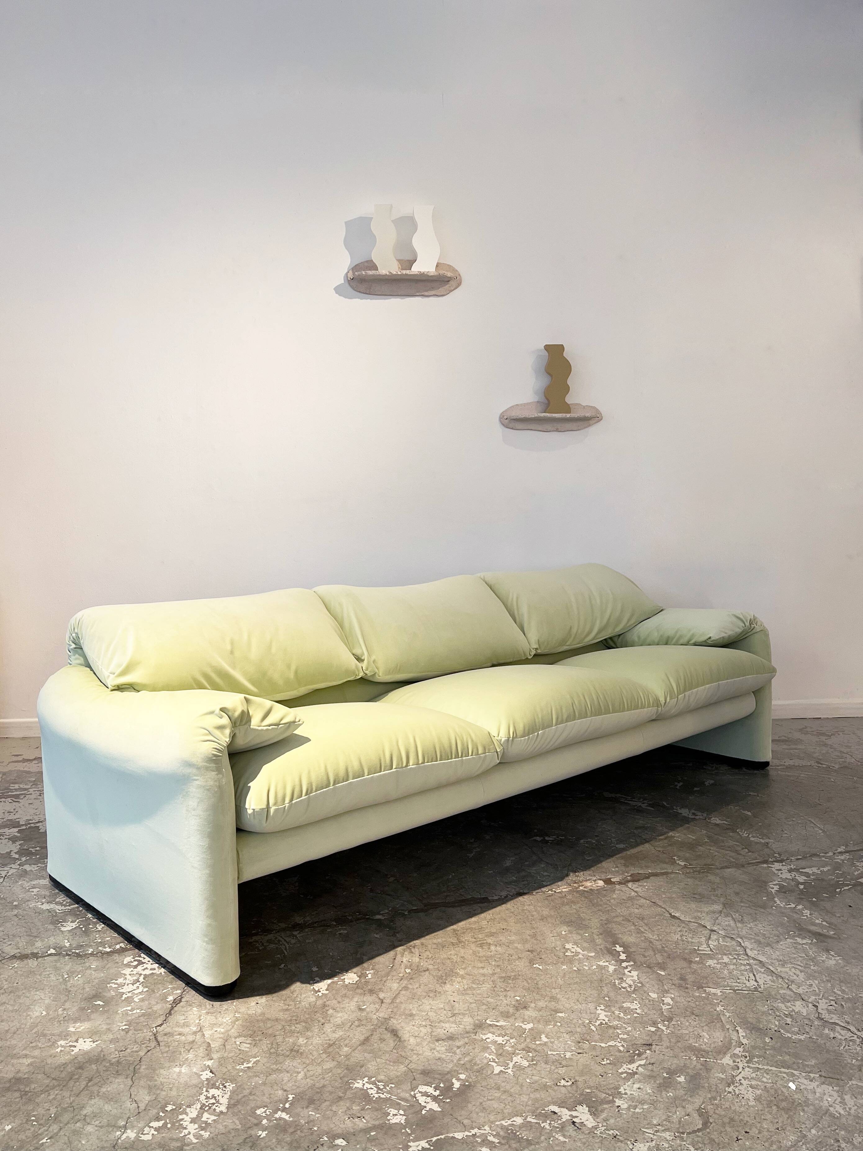 Maralunga 3-seater sofa by Vico Magistretti for Cassina Italy 1973
