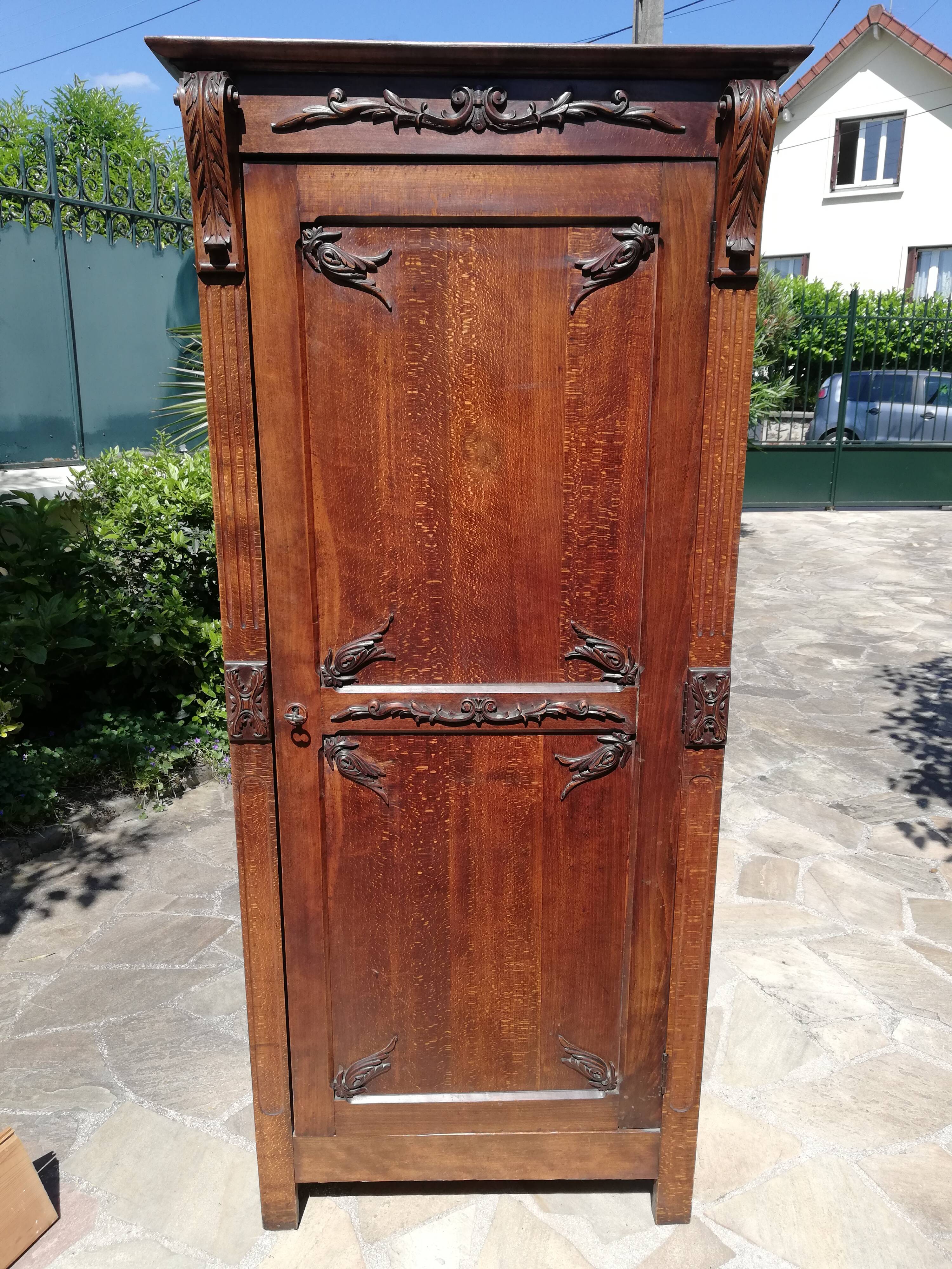 Small vintage tinted bonnet