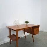 Teak vrijstaand partner bureau met schuine vormen, lades en extra werkblad