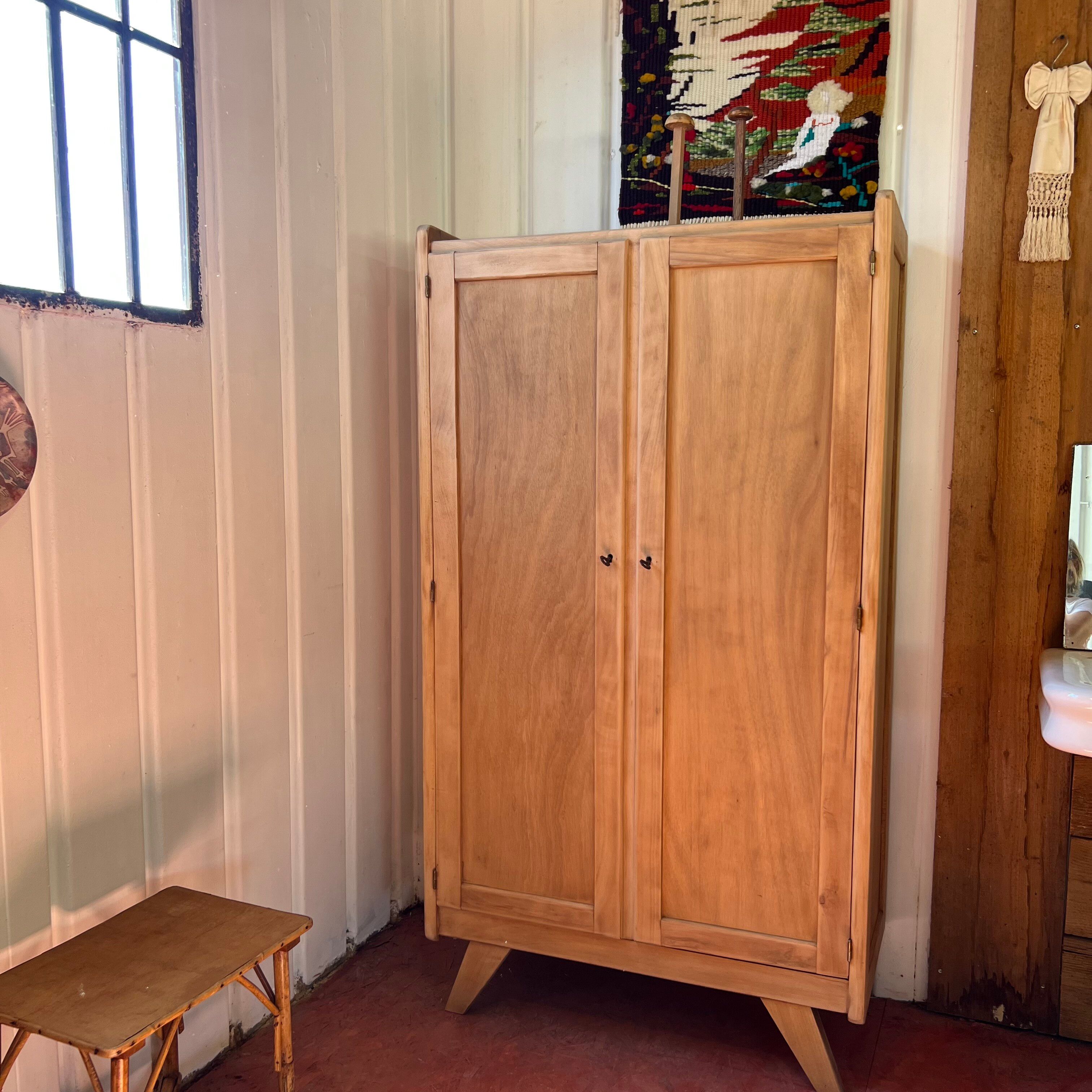 Small cabinet with tapered legs