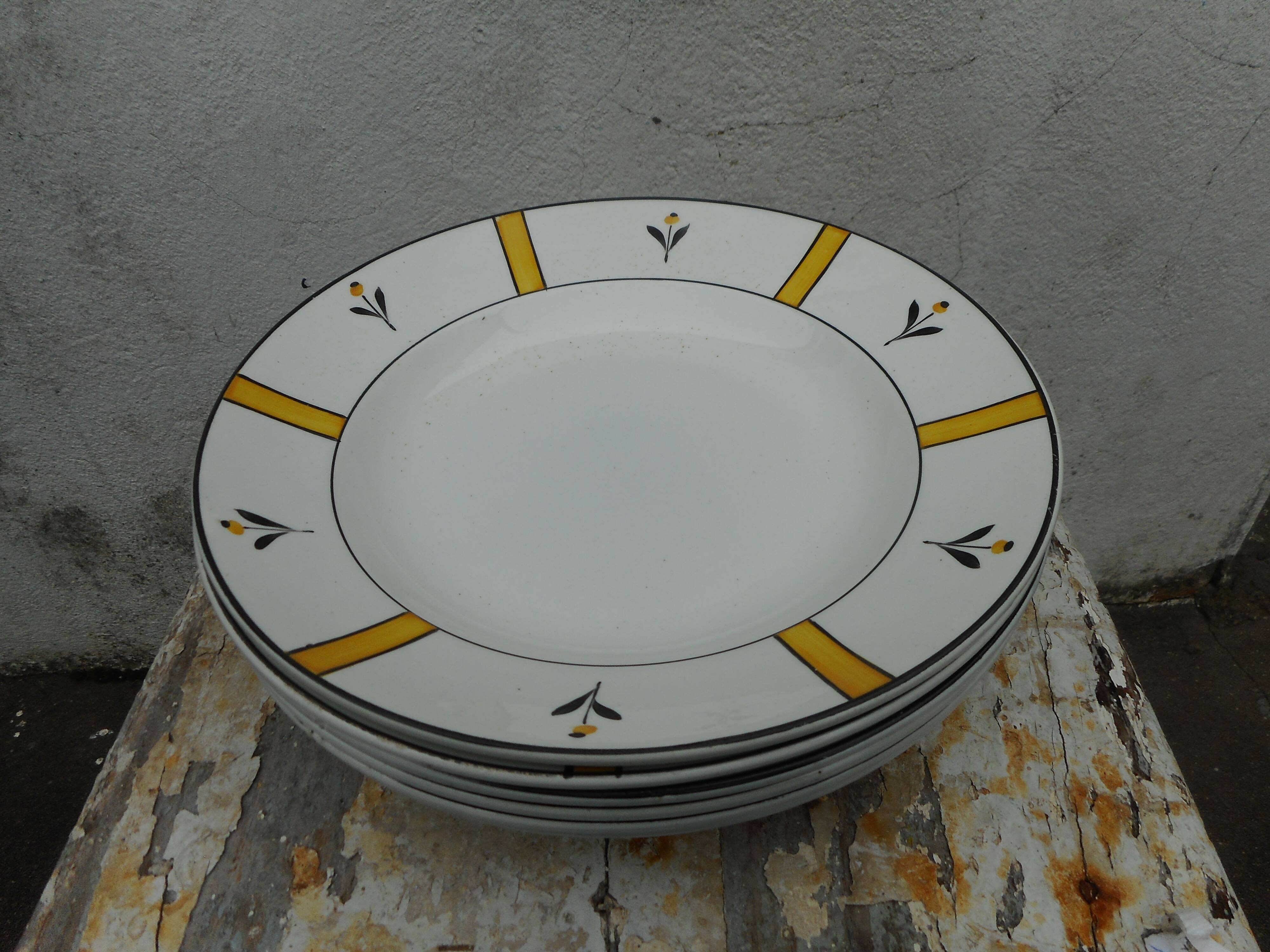 Six hollow plates made of earthenware