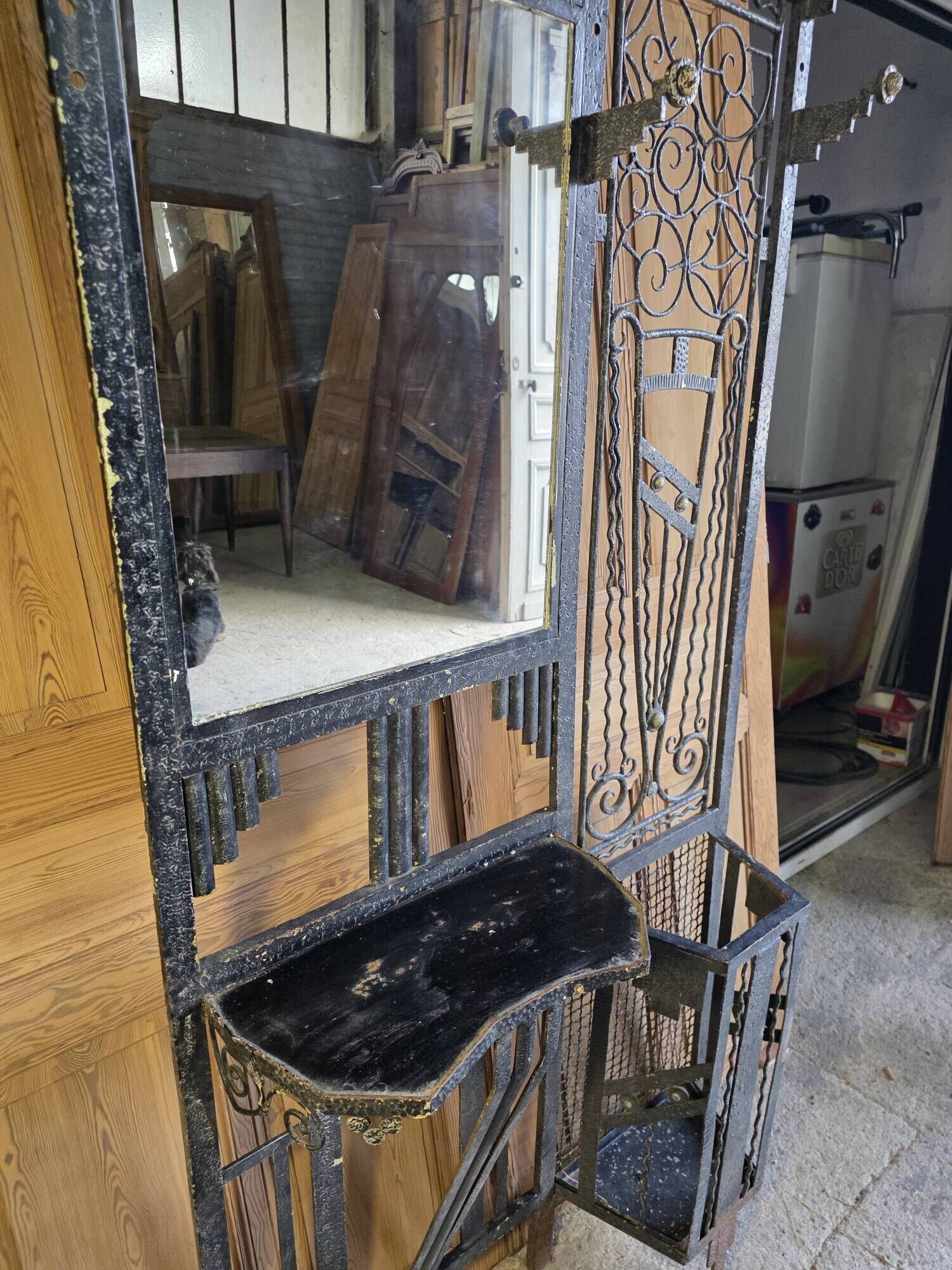 Art Deco coat rack wardrobe in wrought iron from the 1930s.
