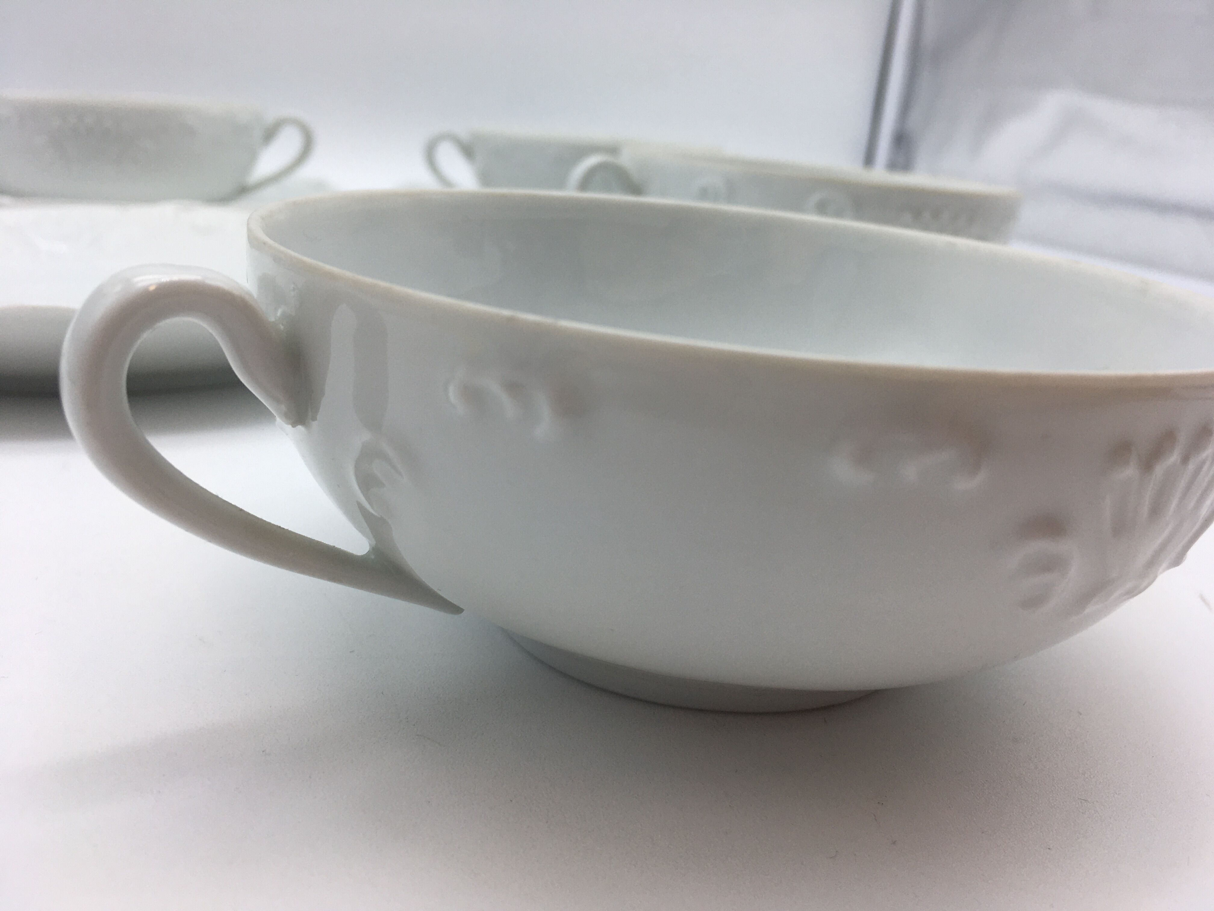 4 broth bowls in taraud limoges porcelain.