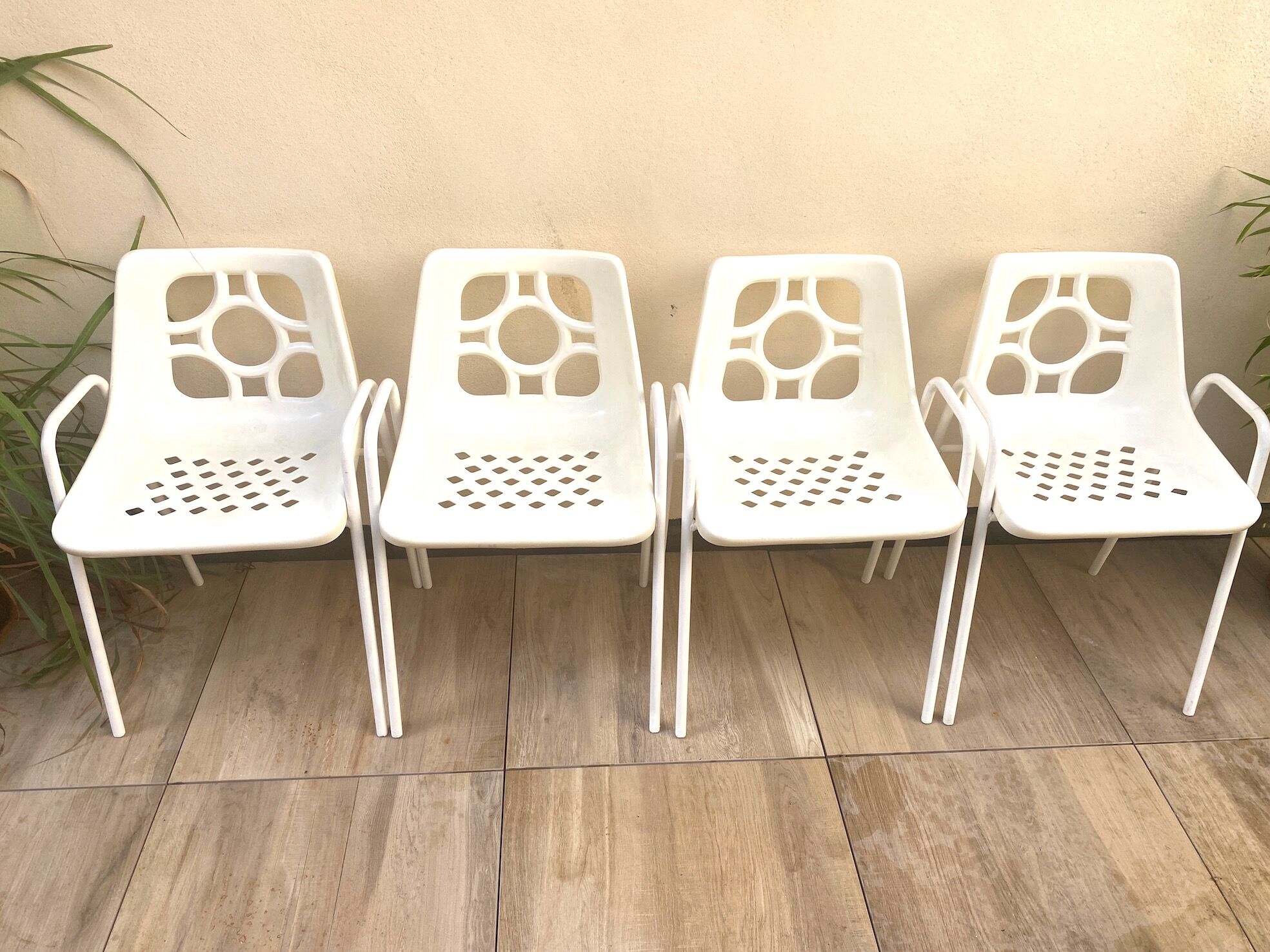 Lot de 4 fauteuils empilables années 60-70 en métal et plastique jardin