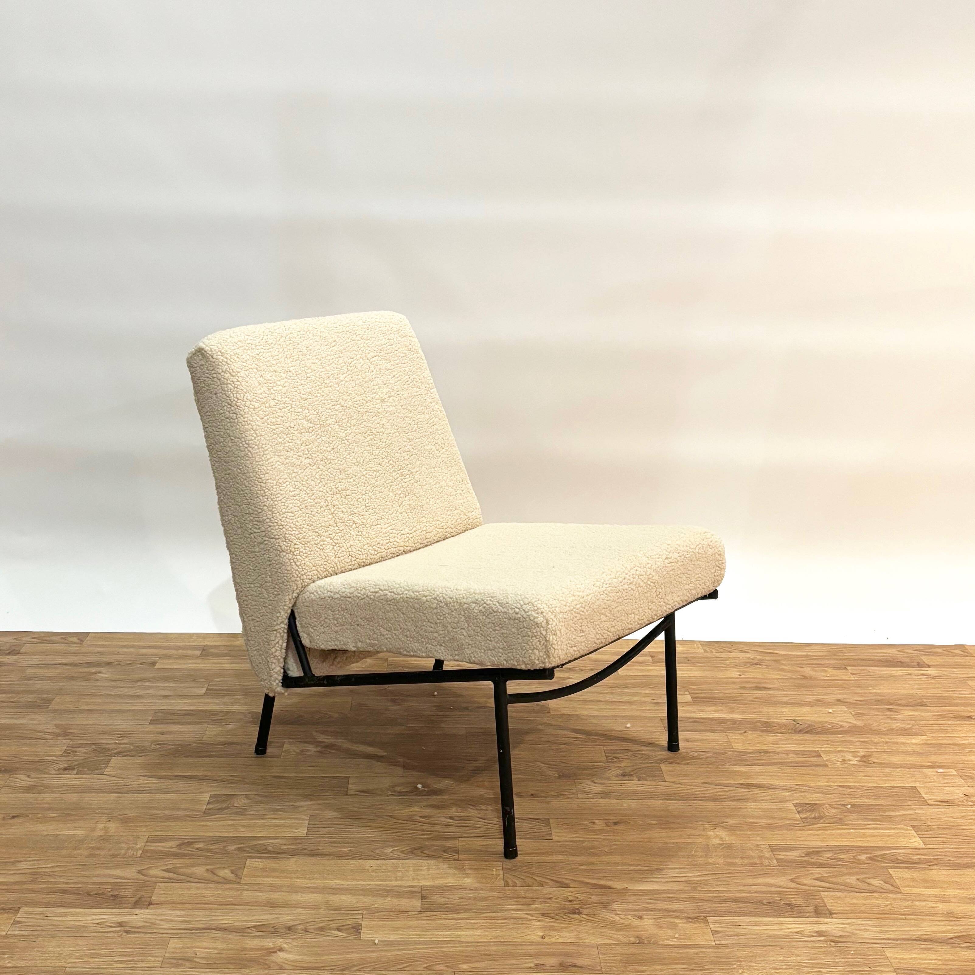 Pierre Guariche armchair for Airborne in white.