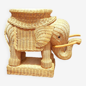 Bout de canapé éléphant en rotin 1970