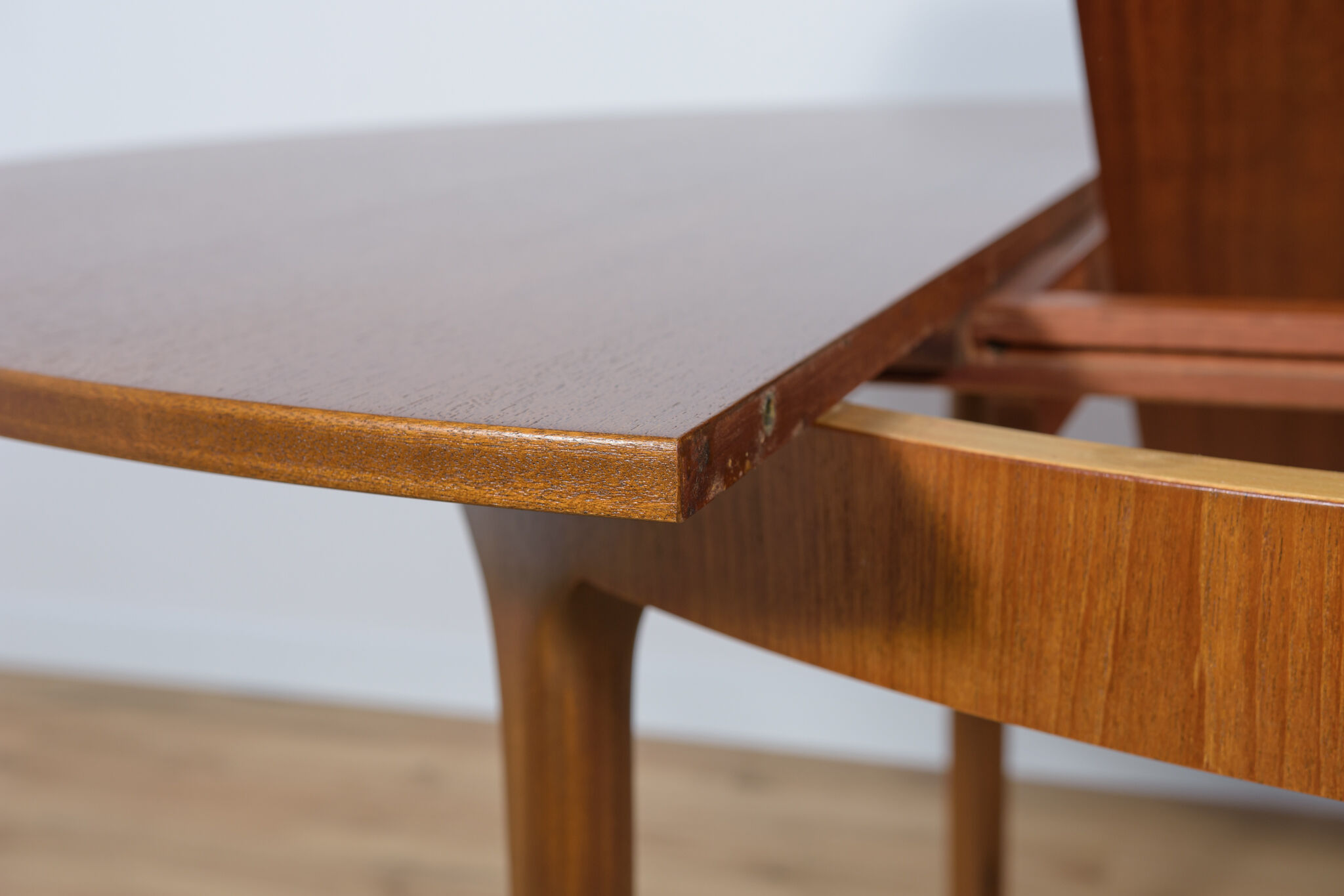 Round Extendable Dining Table from McIntosh, 1960s