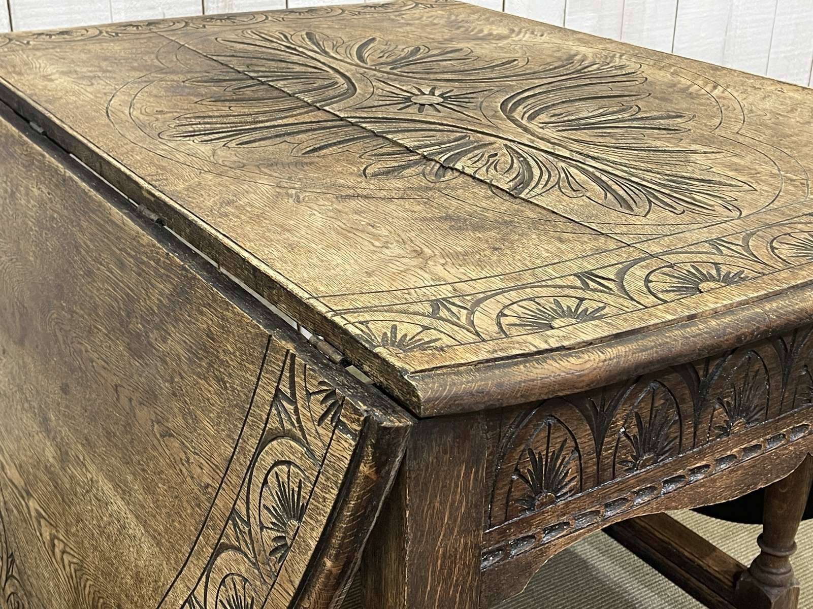 English oak drop-leaf table from the early 20th century