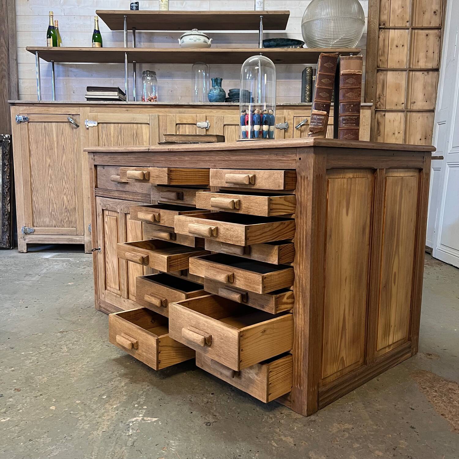 Jeweller's counter with drawers furniture