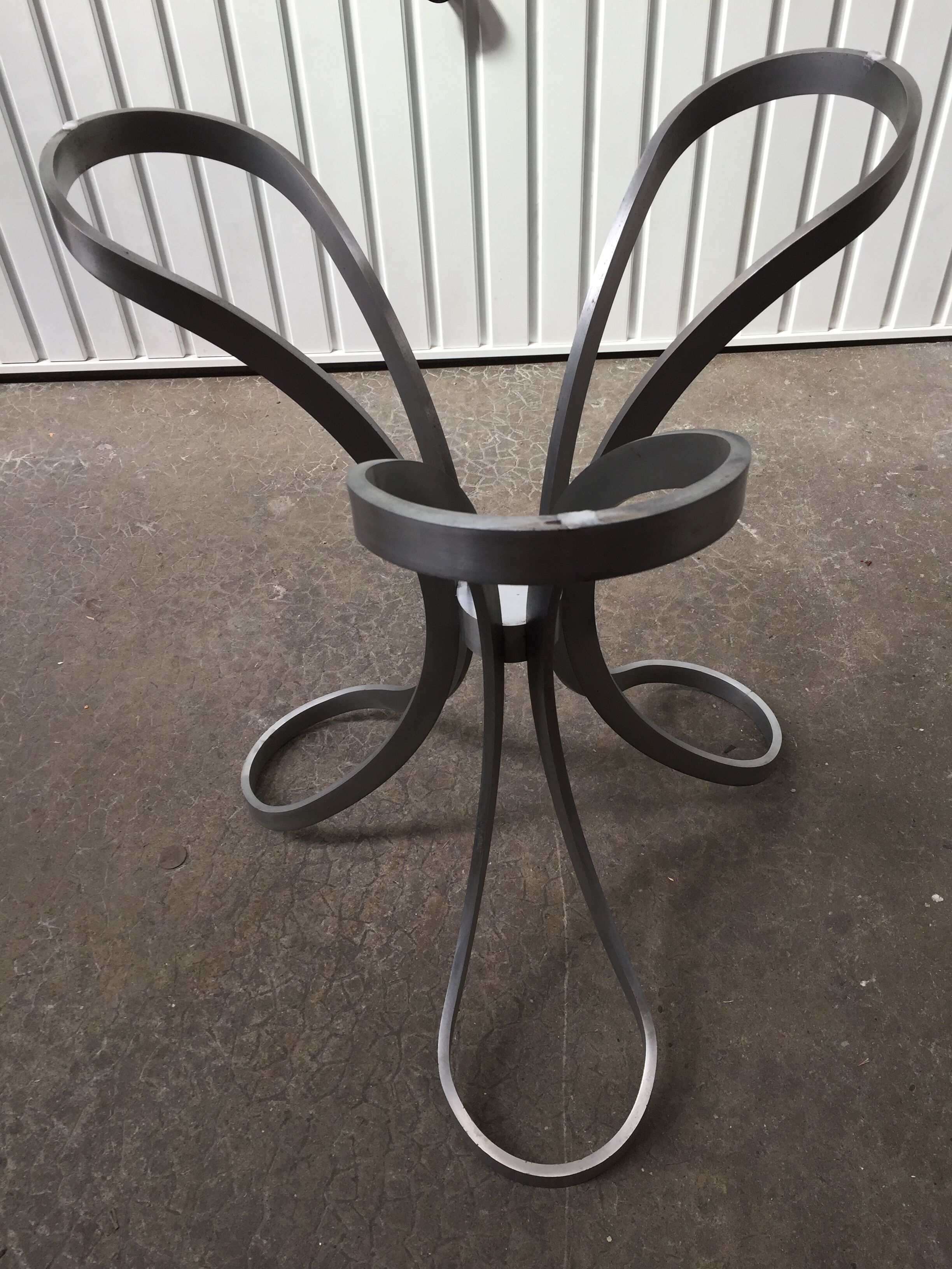 Table ronde design années 70