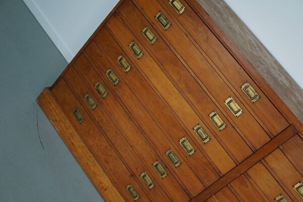 Cabinet de pharmacie en pin des Landes anglais / tiroir de plan, début du 20e siècle