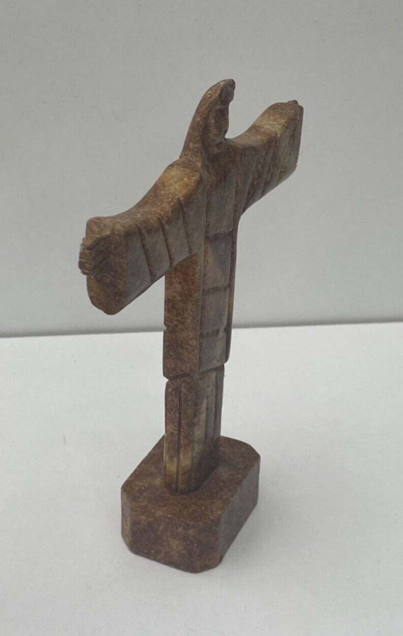 Statue Christ Rédempteur en Pierre Taillée – Sculpture Artisanale