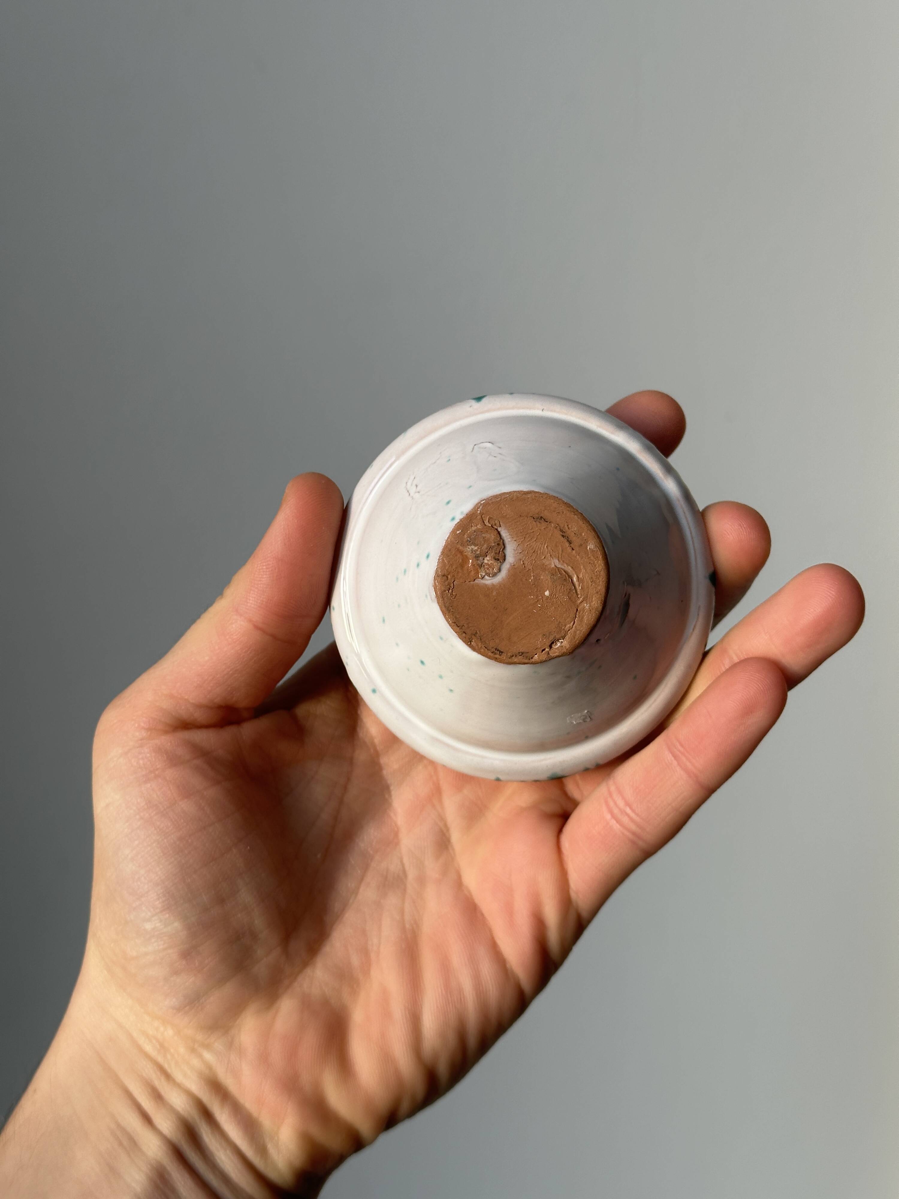 Ceramic salt and pepper shakers, green and white