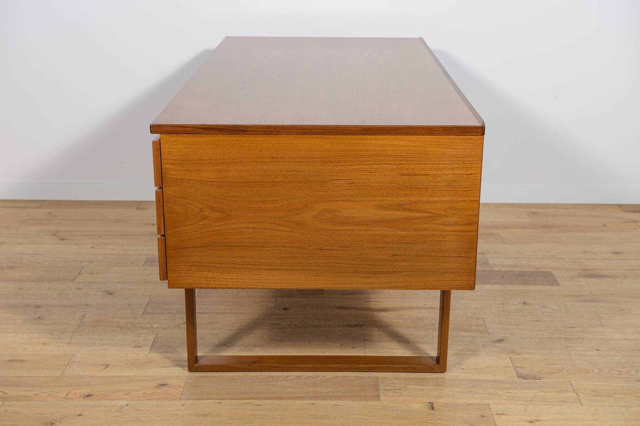 Mid-Century Teak Freestanding Desk by Torben Valeur & Henning Jensen for Dy